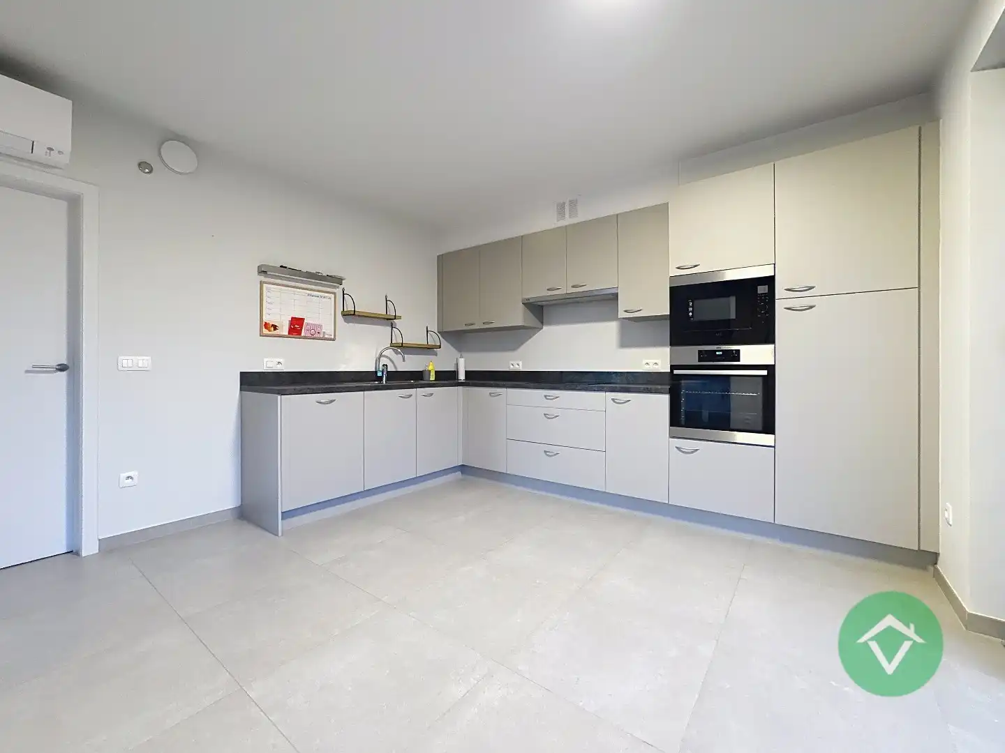 Recent halfopen nieuwbouwwoning te Koekelare. foto 11