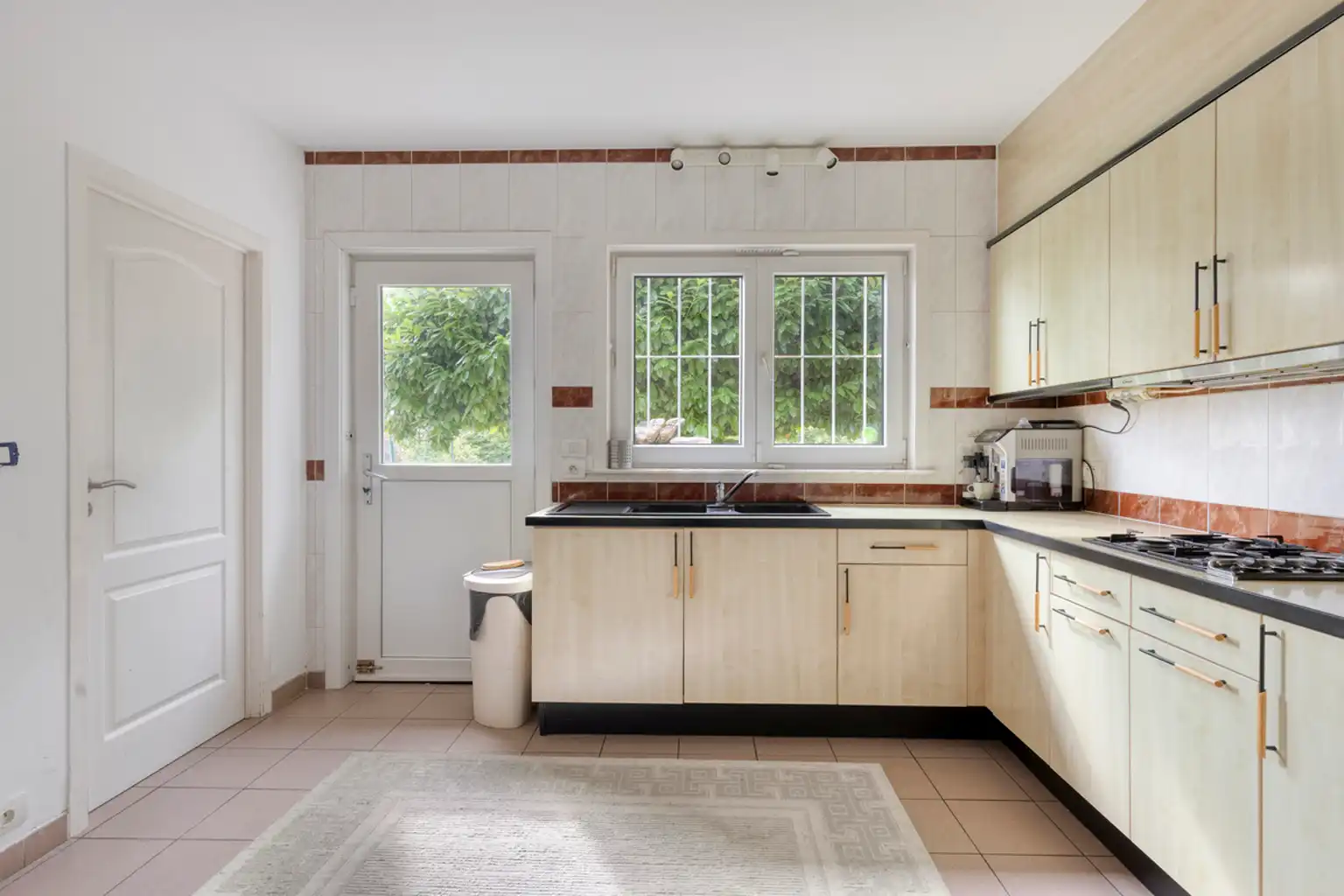 Ruime viergevelwoning met vier slaapkamers in Zellik foto 5