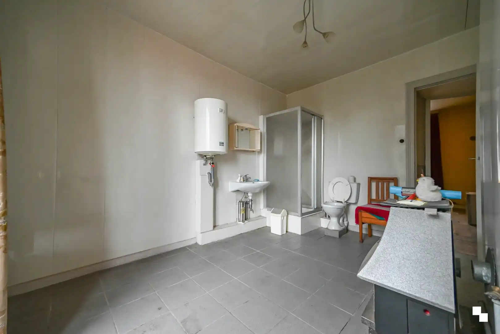Zéér ruime ééngezinswoning met drie slaapkamers en bijgebouwen te Izegem foto 16