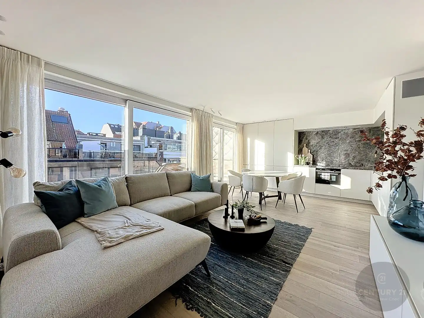PENTHOUSE vlakbij ZEEDIJK met RUIME TERRASSEN foto {{pictureIndex}}