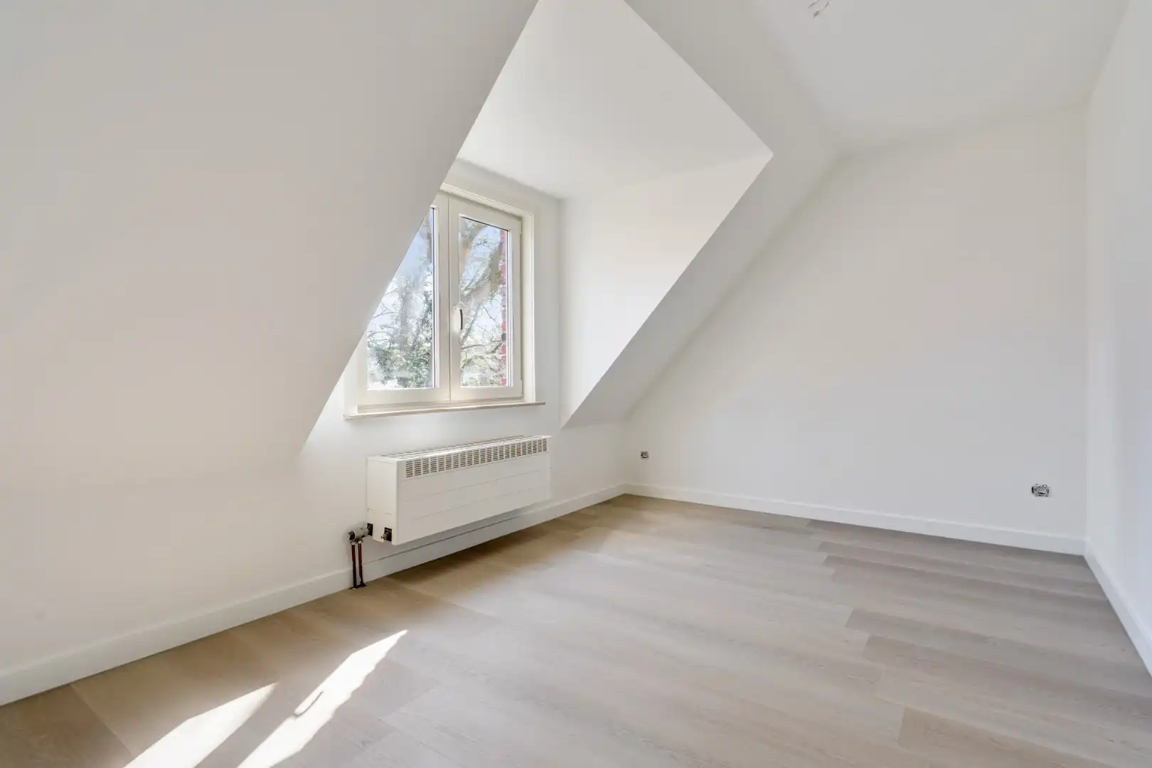 Gezellige, instapklare stadswoning in het centrum van Maaseik grenzend aan de groene wal!  foto 24