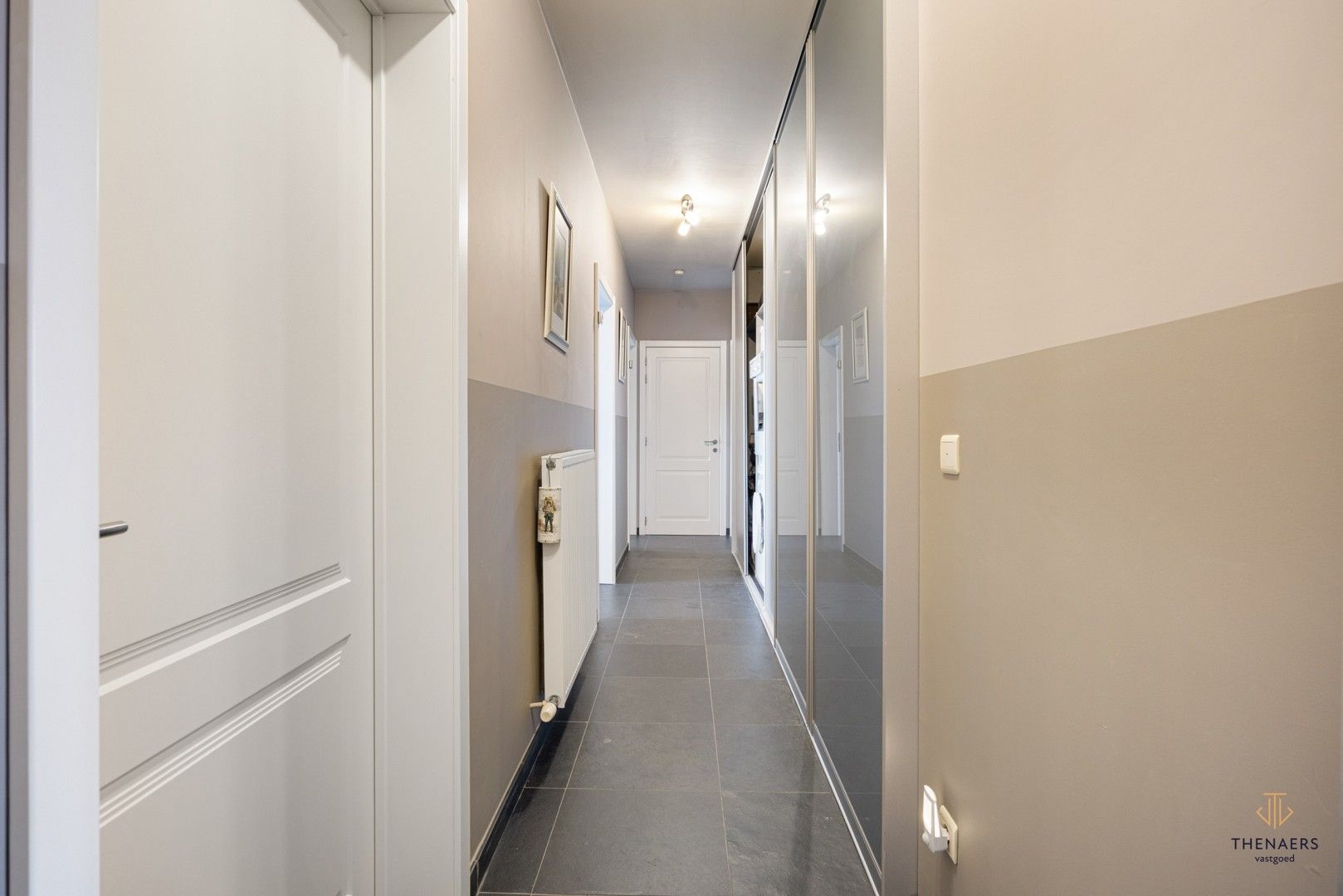 Zeer ruim appartement met 3 slaapkamers & 2 autostaanplaatsen op toplocatie. foto 15