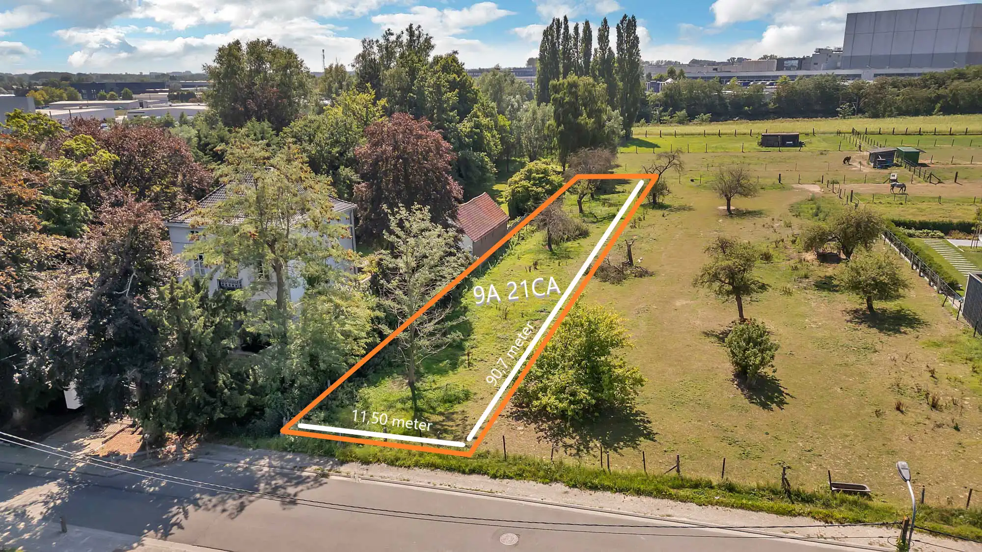 Bouwgrond voor HOB op een rustige en landelijke locatie foto {{pictureIndex}}