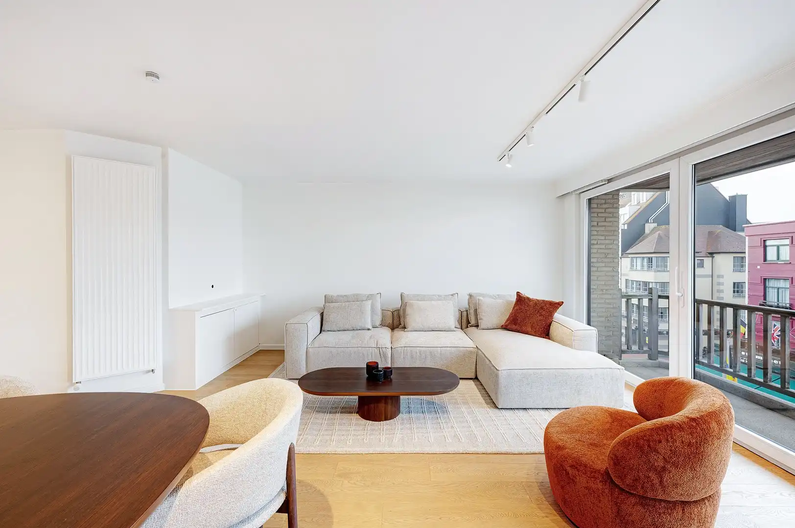 Hedendaags en lichtrijk appartement, centraal gelegen in Knokke. foto 4