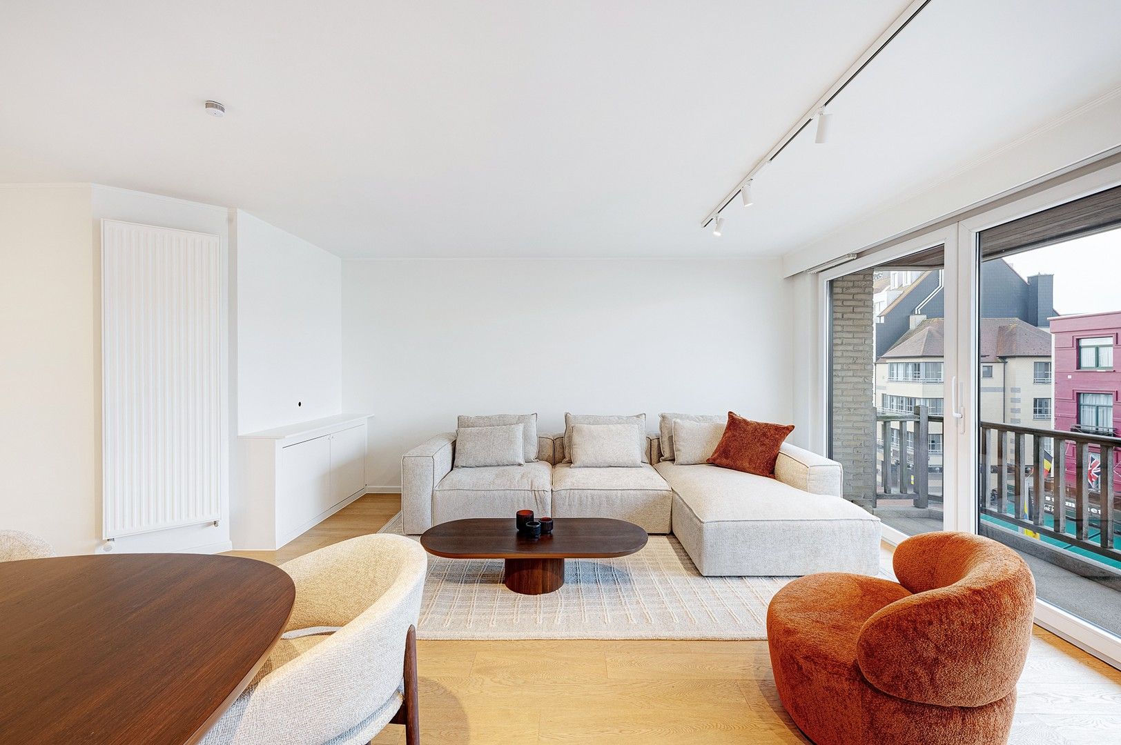 Hedendaags en lichtrijk appartement, centraal gelegen in Knokke. foto 4