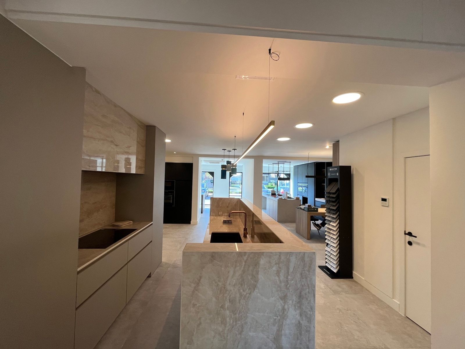 Winkel/showroom met topzichtbaarheid in Hasselt foto 9