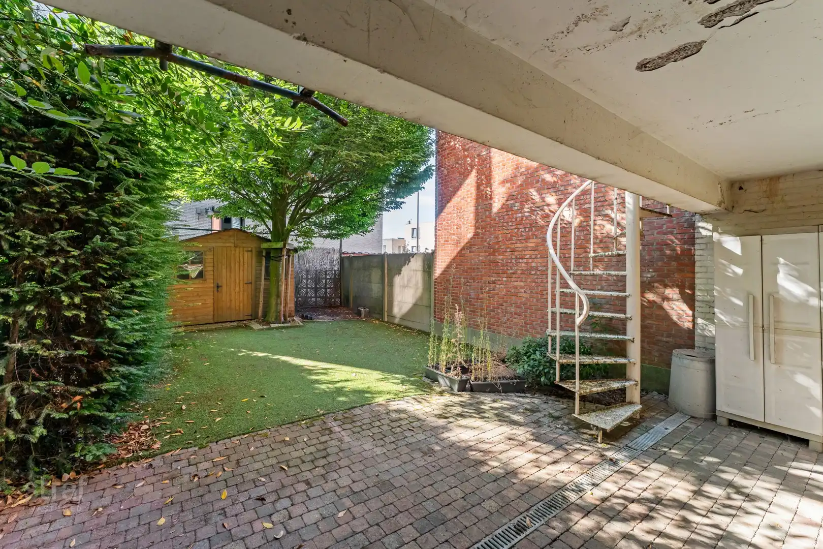 Ruime gezinswoning met 4 slaapkamers, 2 badkamers en tuin foto 8