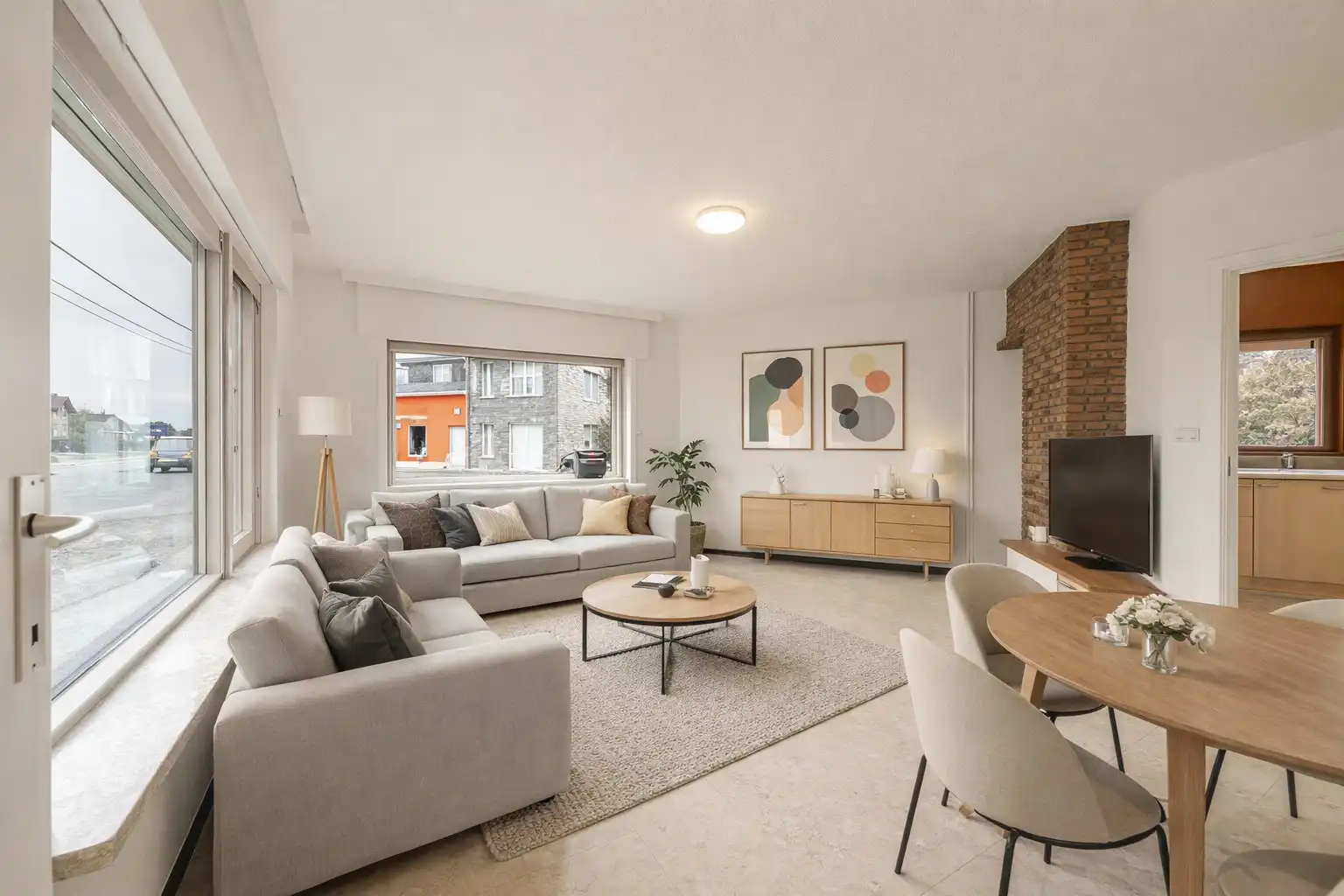 GUNSTIG GELEGEN GEZINSWONING OP 214 m² MET GARAGE foto 4