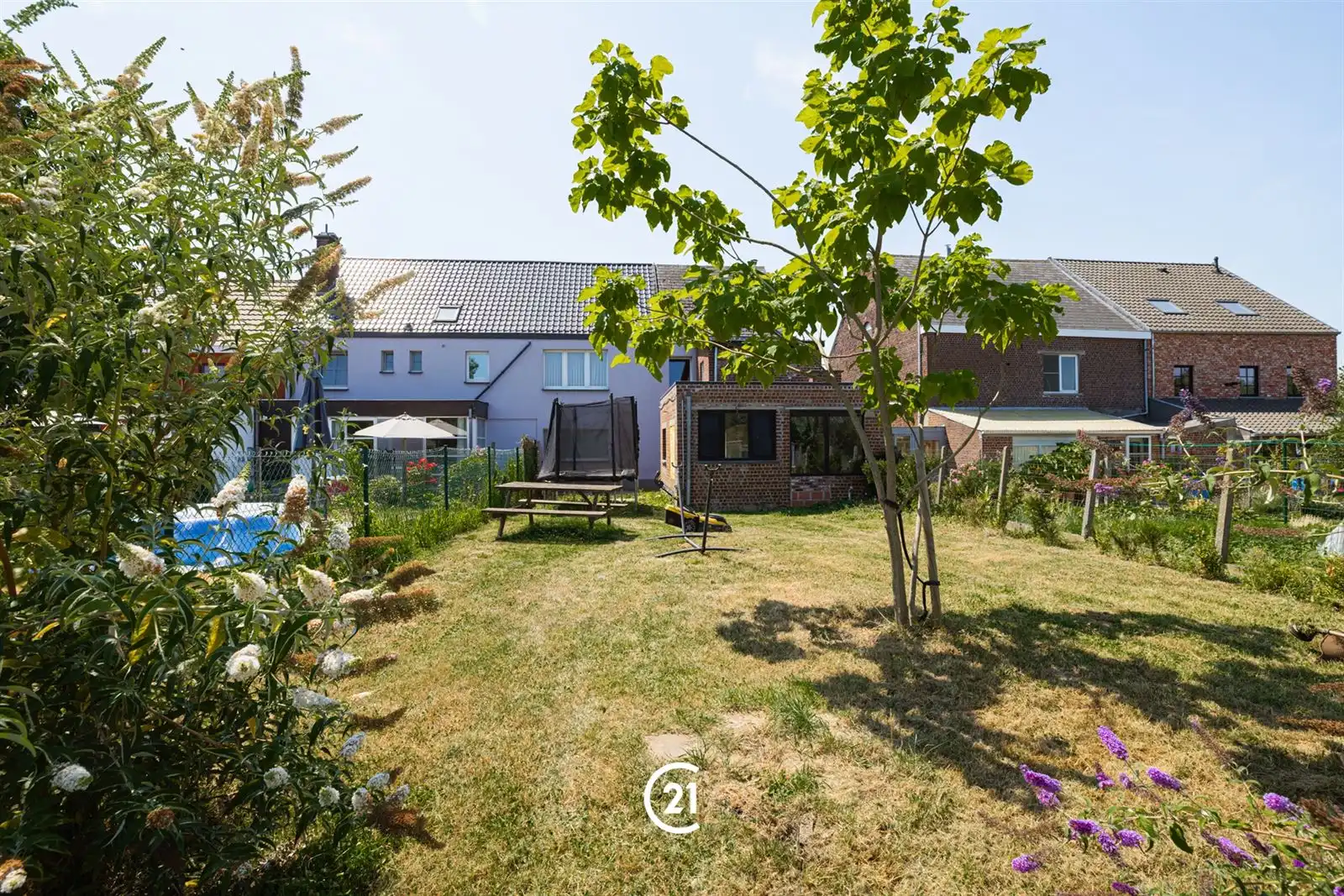 Verder af te werken woning met tuin en parking achteraan foto 18