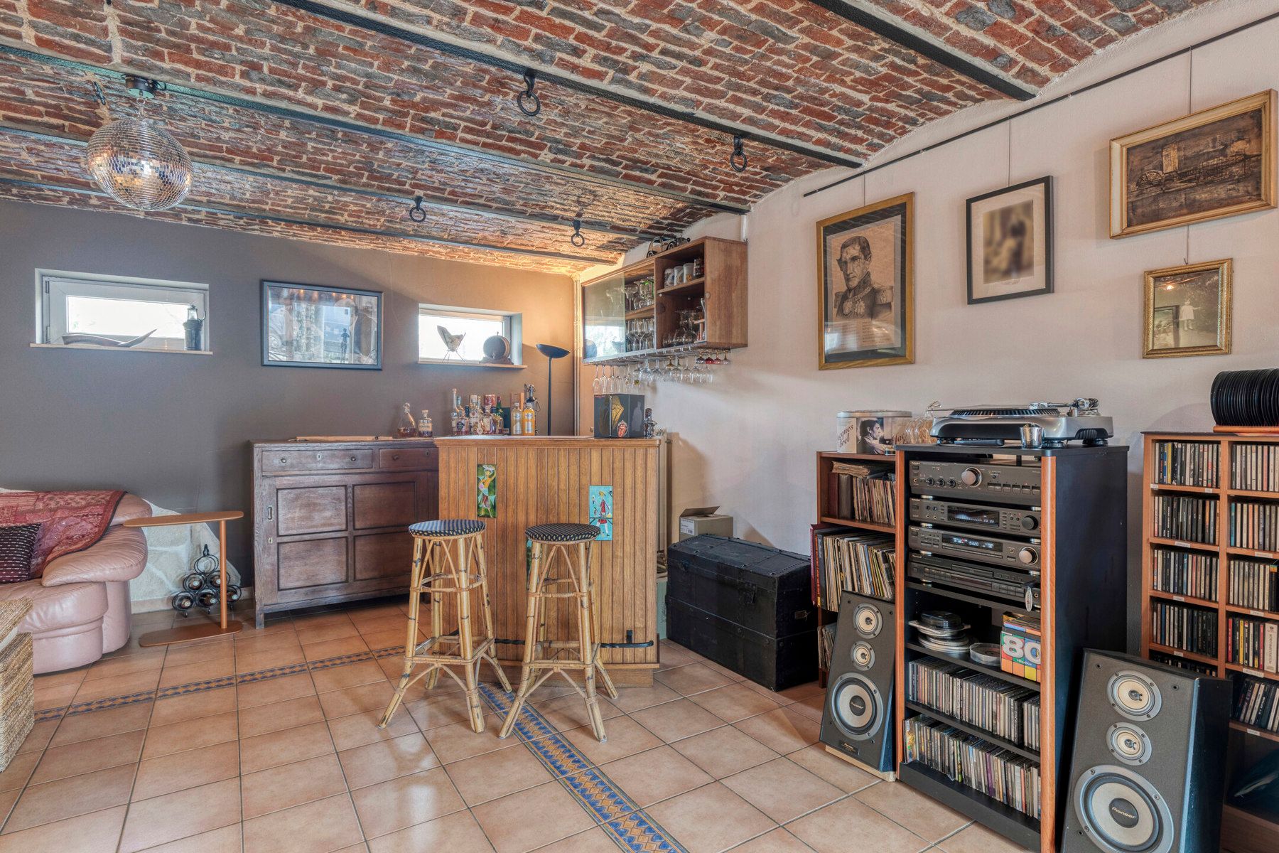 Ruime woning met aanpalende loods op toplocatie. foto 7