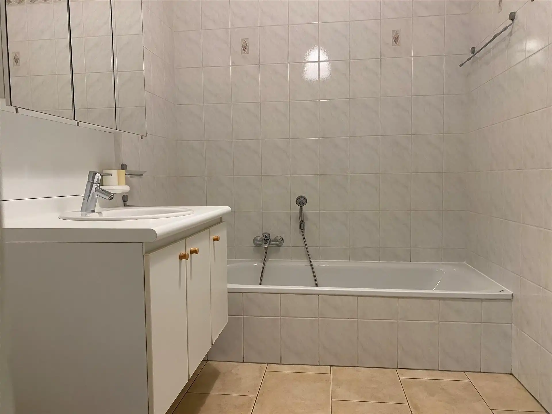 Halfopen woning met 4 slaapkamers en 2 badkamers. foto 18