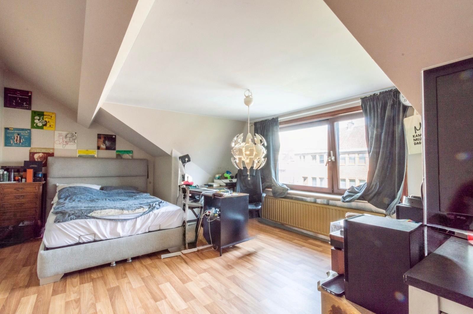 4-GEVEL WONING MET 4 SLAAPKAMERS + 2 BADKAMERS ! foto 8