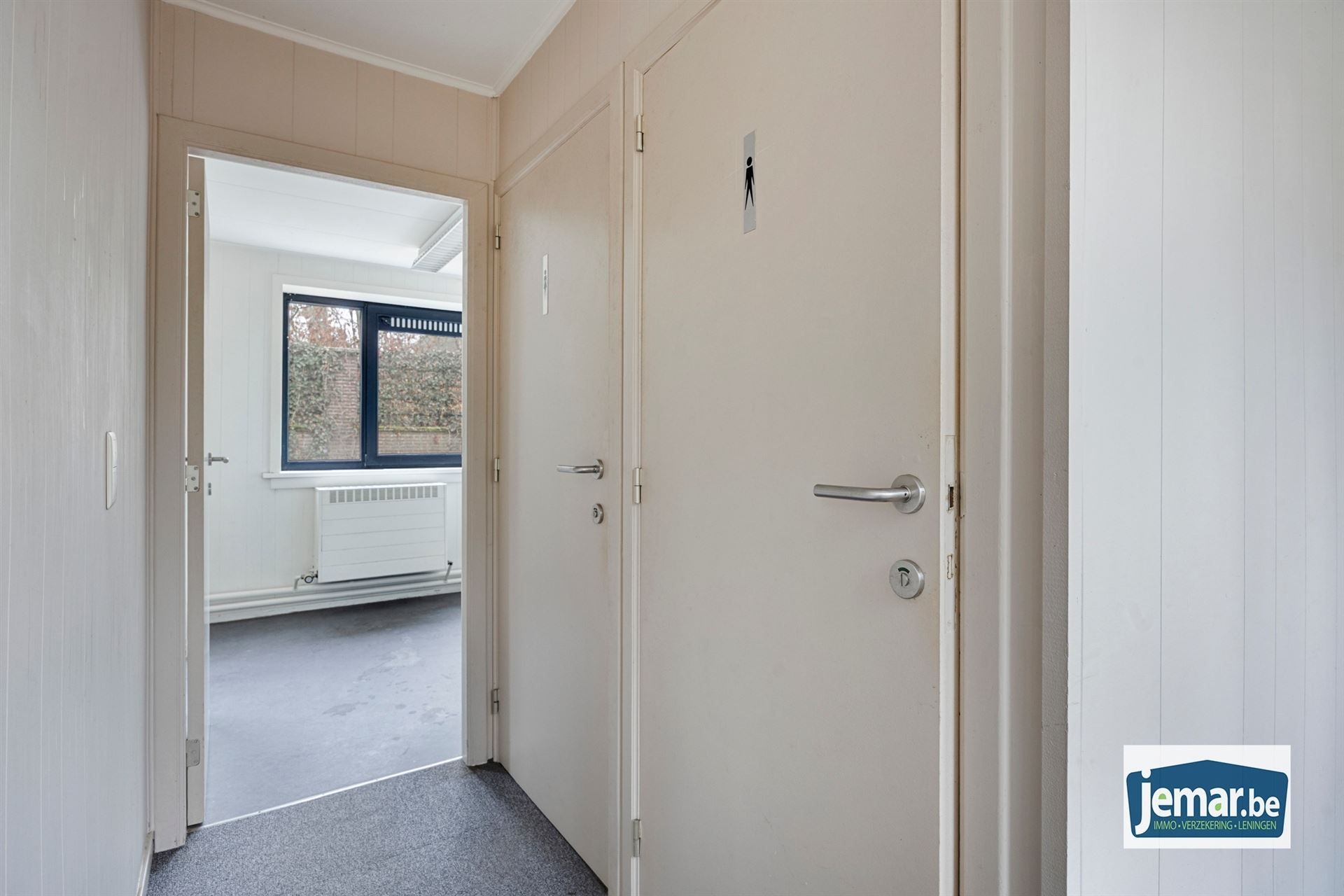 Villa met professionele opslagruimte, kelder en kantoorruimtes. foto 87