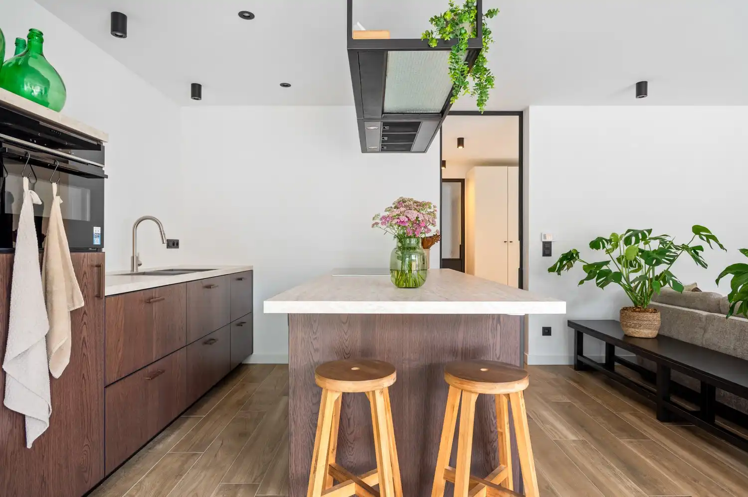 Prachtig gerenoveerd gelijkvloers appartement met zonnige tuin, grote oprit  en ruime garagebox foto 7