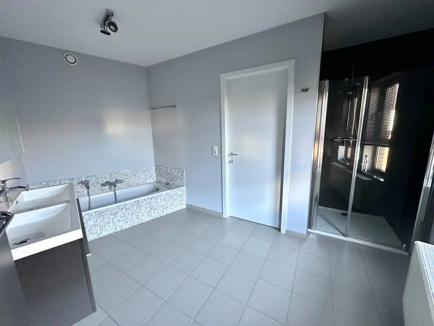 Gezellig duplexappartement op de 2e verdieping, centraal gelegen in het hart van Tongeren. foto 7