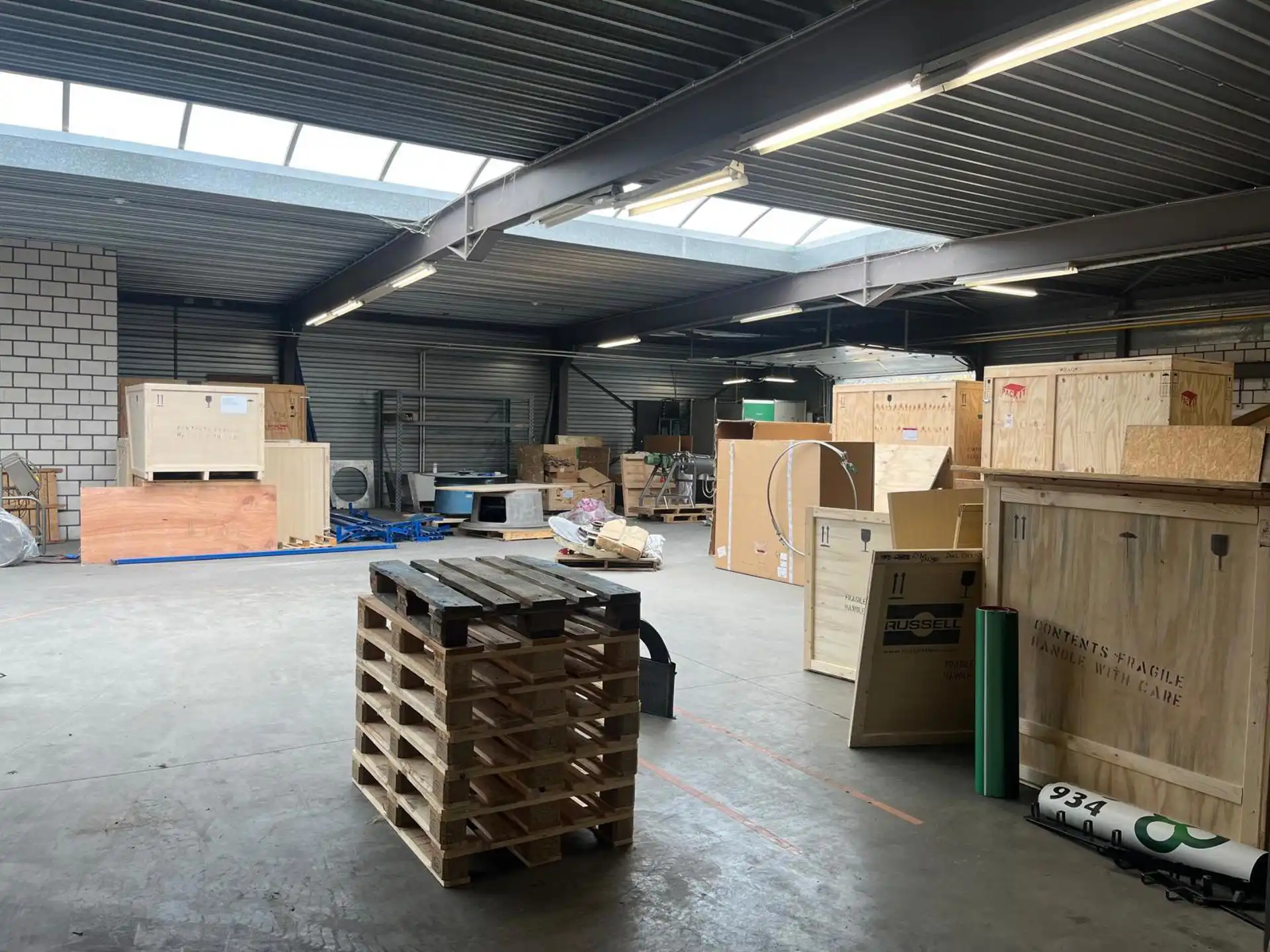 Bedrijfsgebouw magazijn met kantoren Mechelen-Noord foto 5