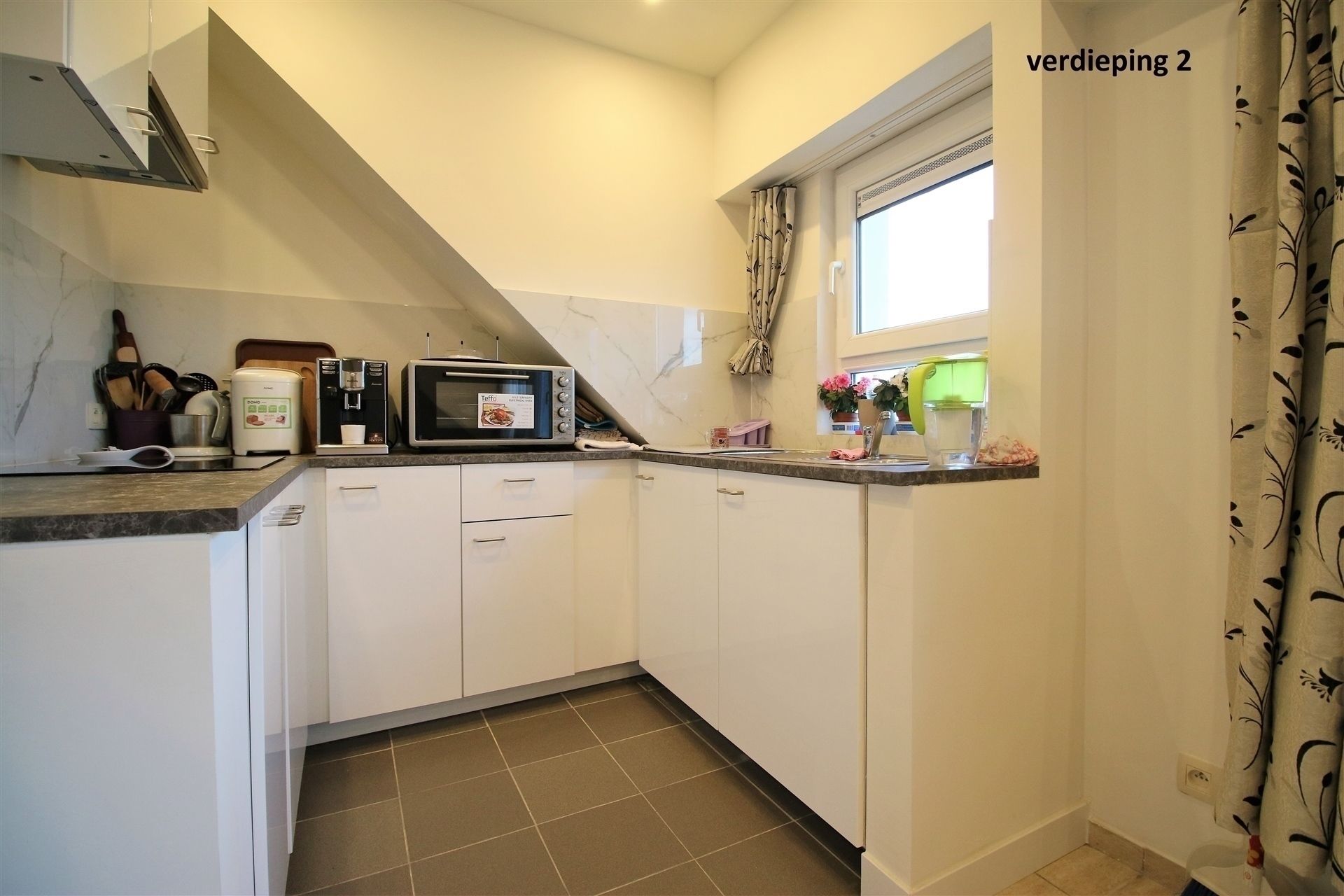 Gerenoveerd appartement  met 2 ruime slpks foto 5