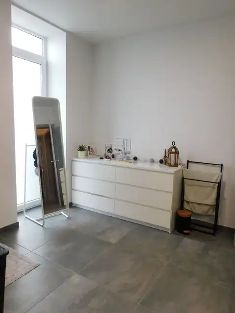 Rustig gelegen gelijkvloers appartement met tuin en carport foto 9