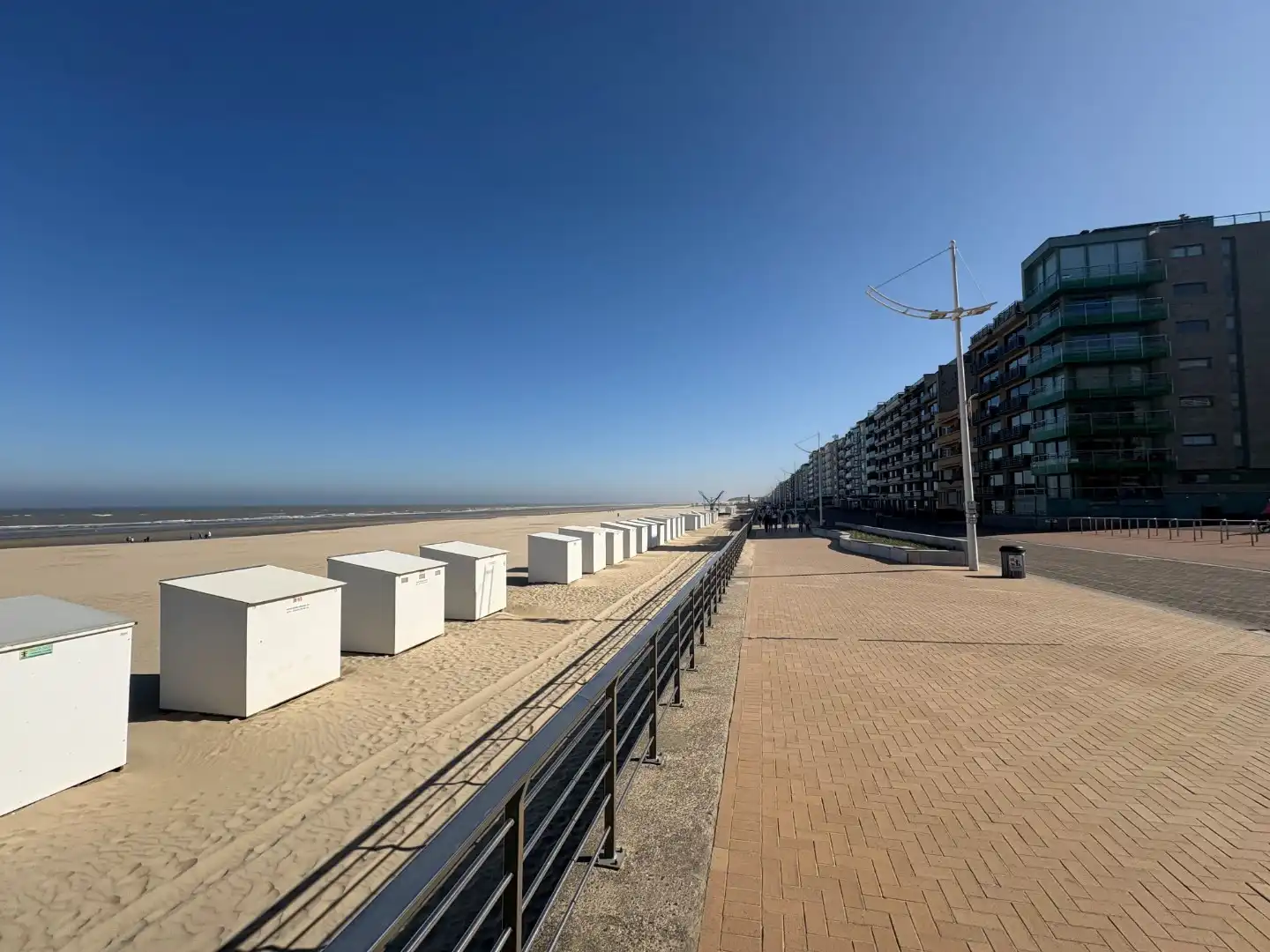Instapklaar 2-slaapkamerappartement op toplocatie nabij zee foto 18