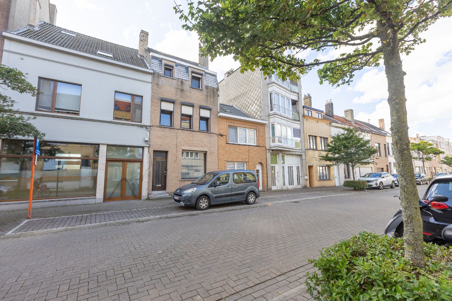 Te renoveren woning op aangename locatie foto 1