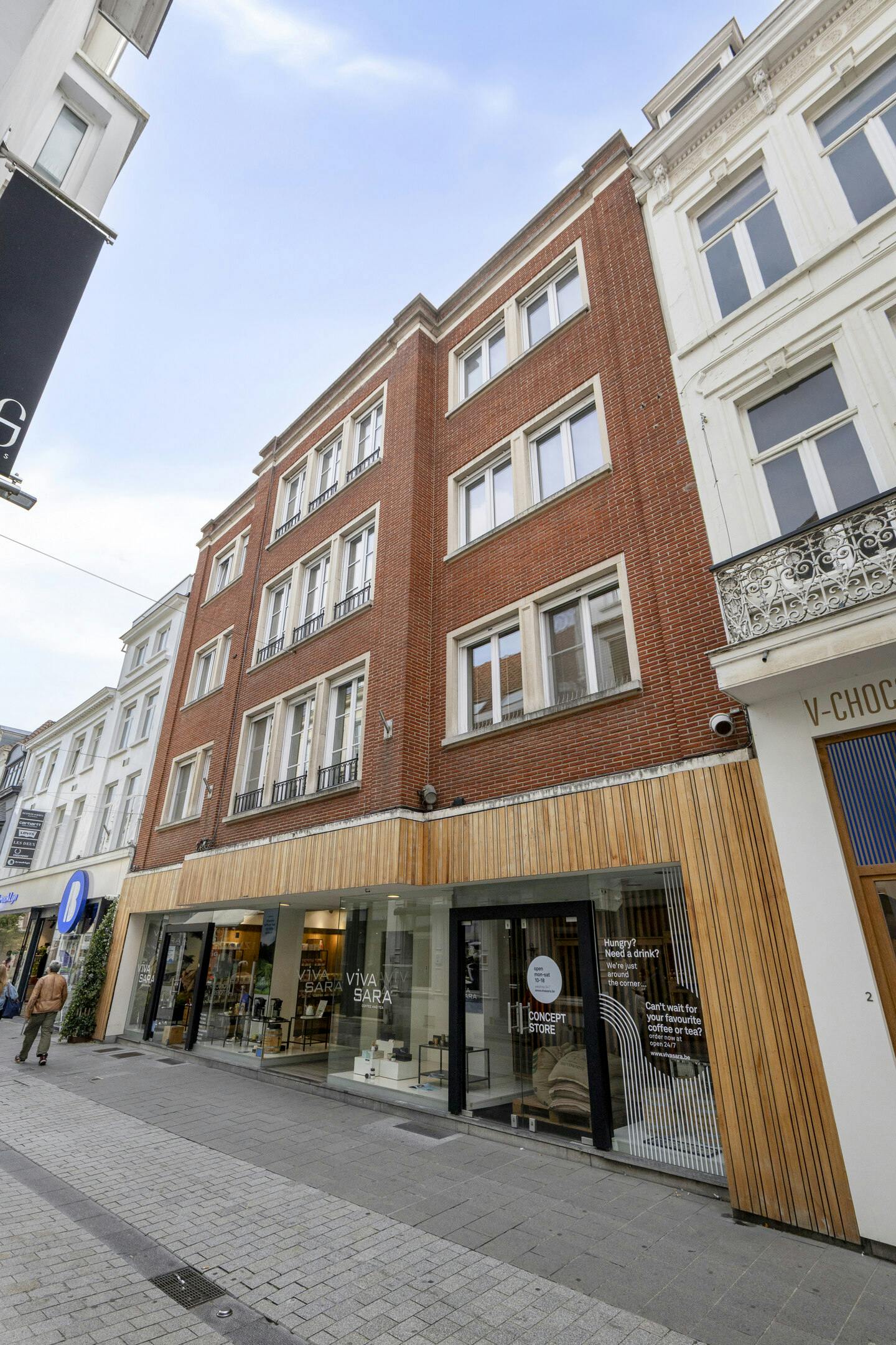 Patrimoniumvennootschap met handelspand en 2 appartementen foto {{pictureIndex}}