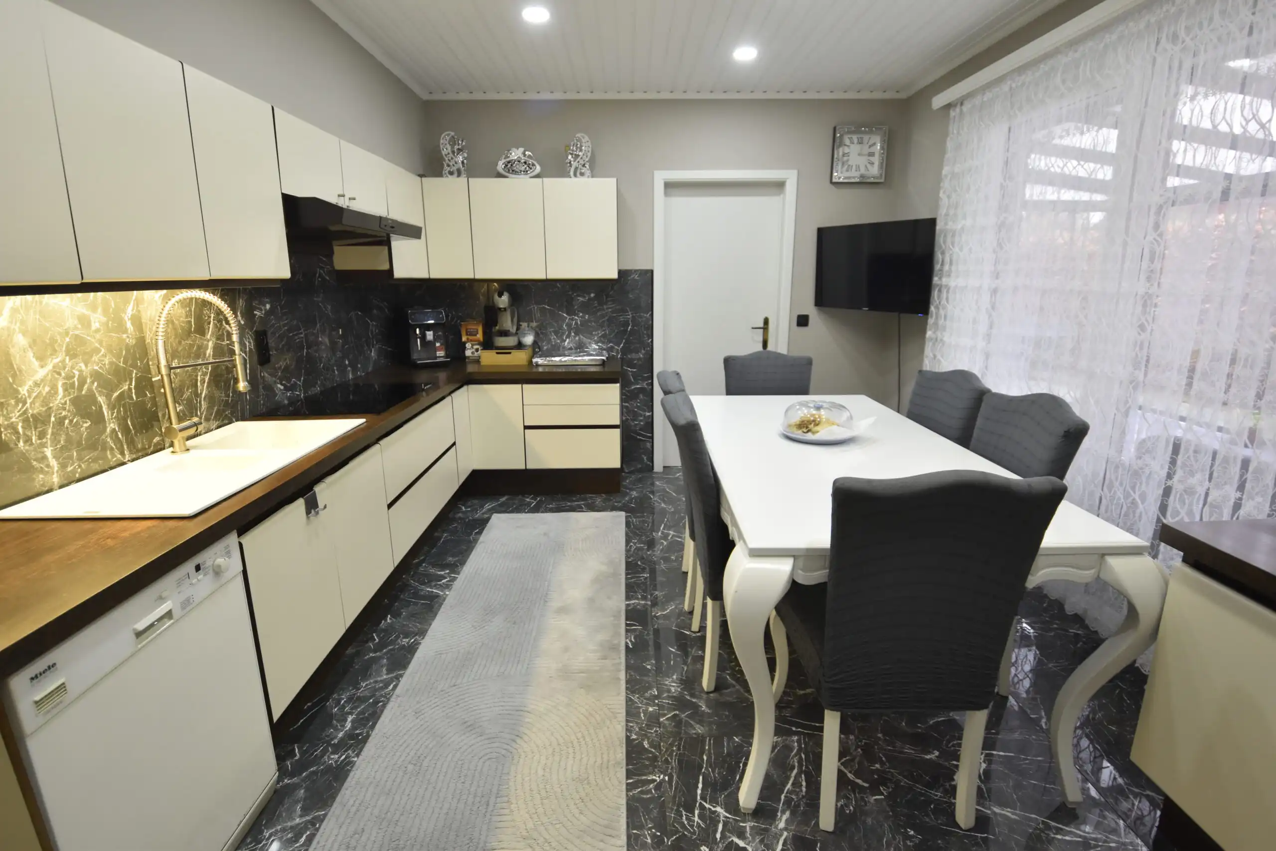 Ruime gezinswoning met een prachtige tuin in Nieuwkerken-Waas foto 14