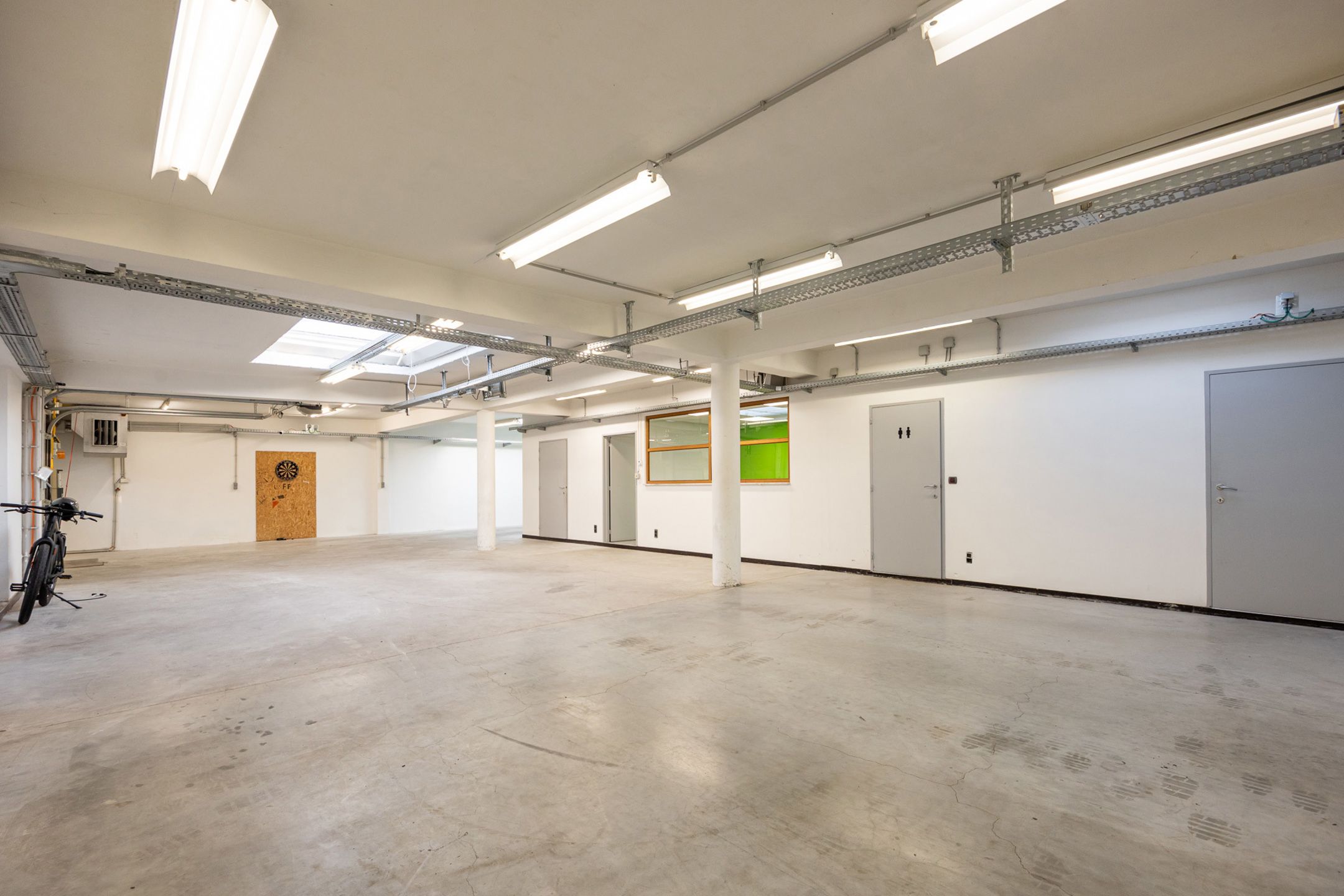 Moderne HOB met 4 slpks + kantoren en magazijnruimte  foto 50