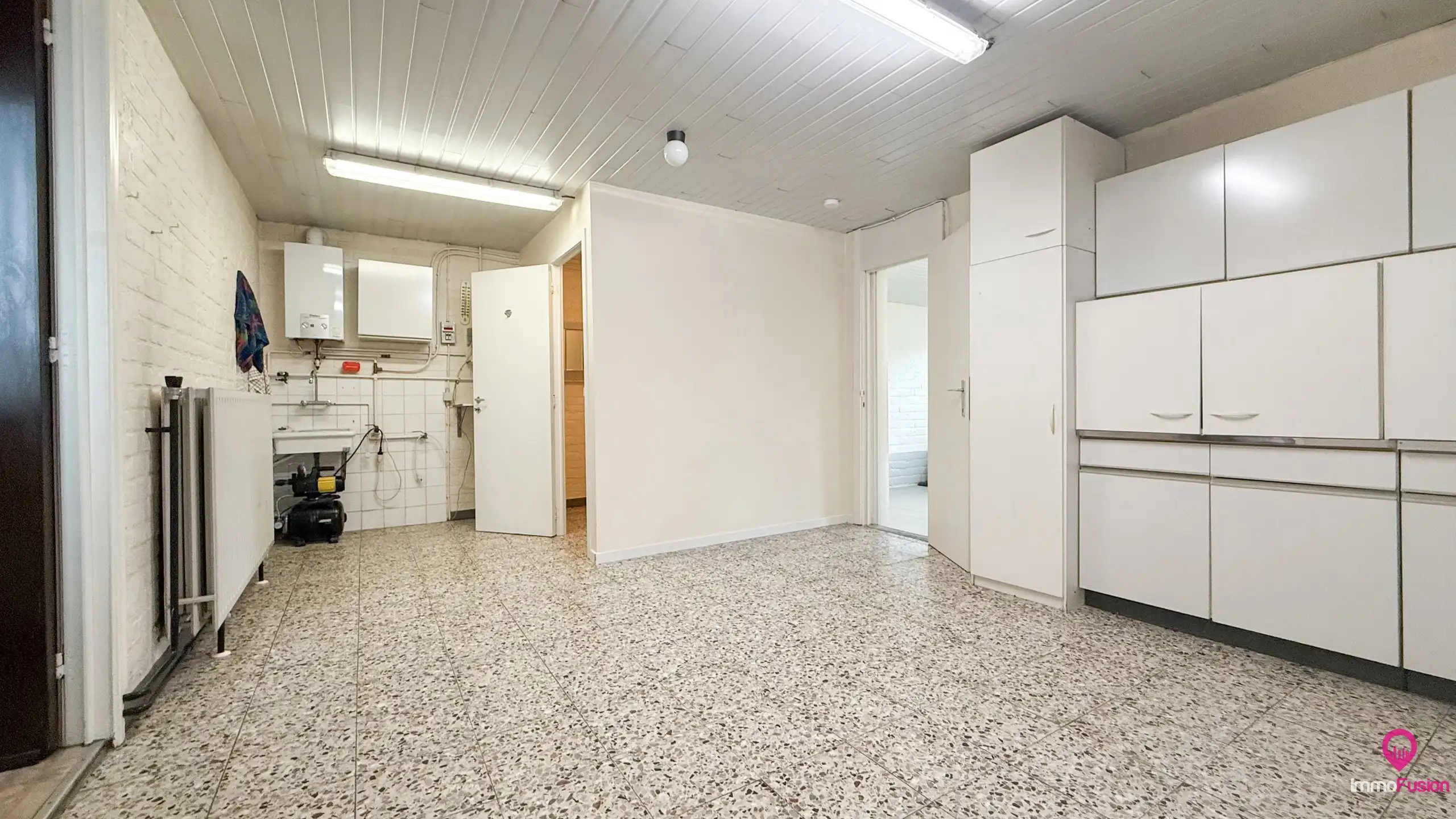 Ruime woning met 3 slaapkamers en zeer breed perceel! foto 13