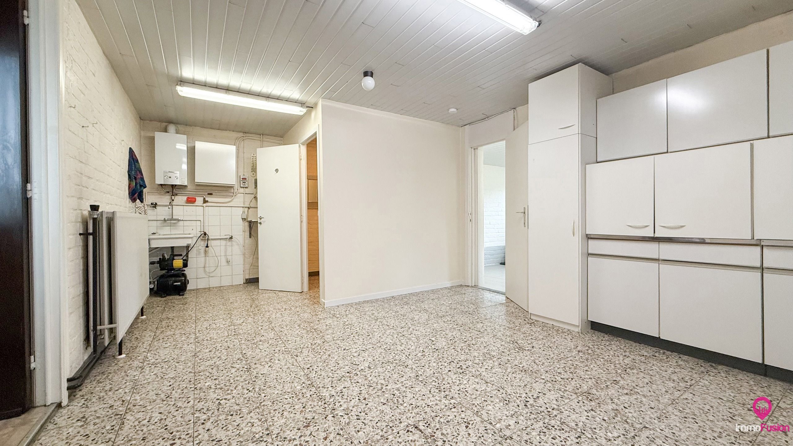 Ruime woning met 3 slaapkamers en zeer breed perceel! foto 13