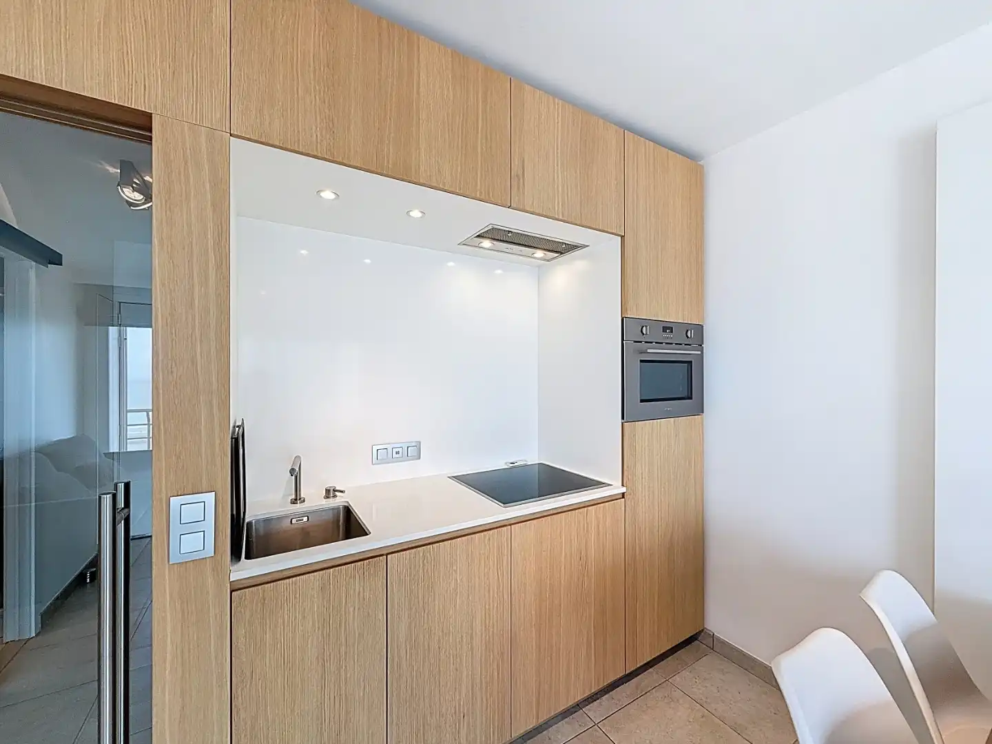 Lichtrijk appartement  op het 15de verdiep met frontaal zeezicht te Nieuwpoort. foto 5