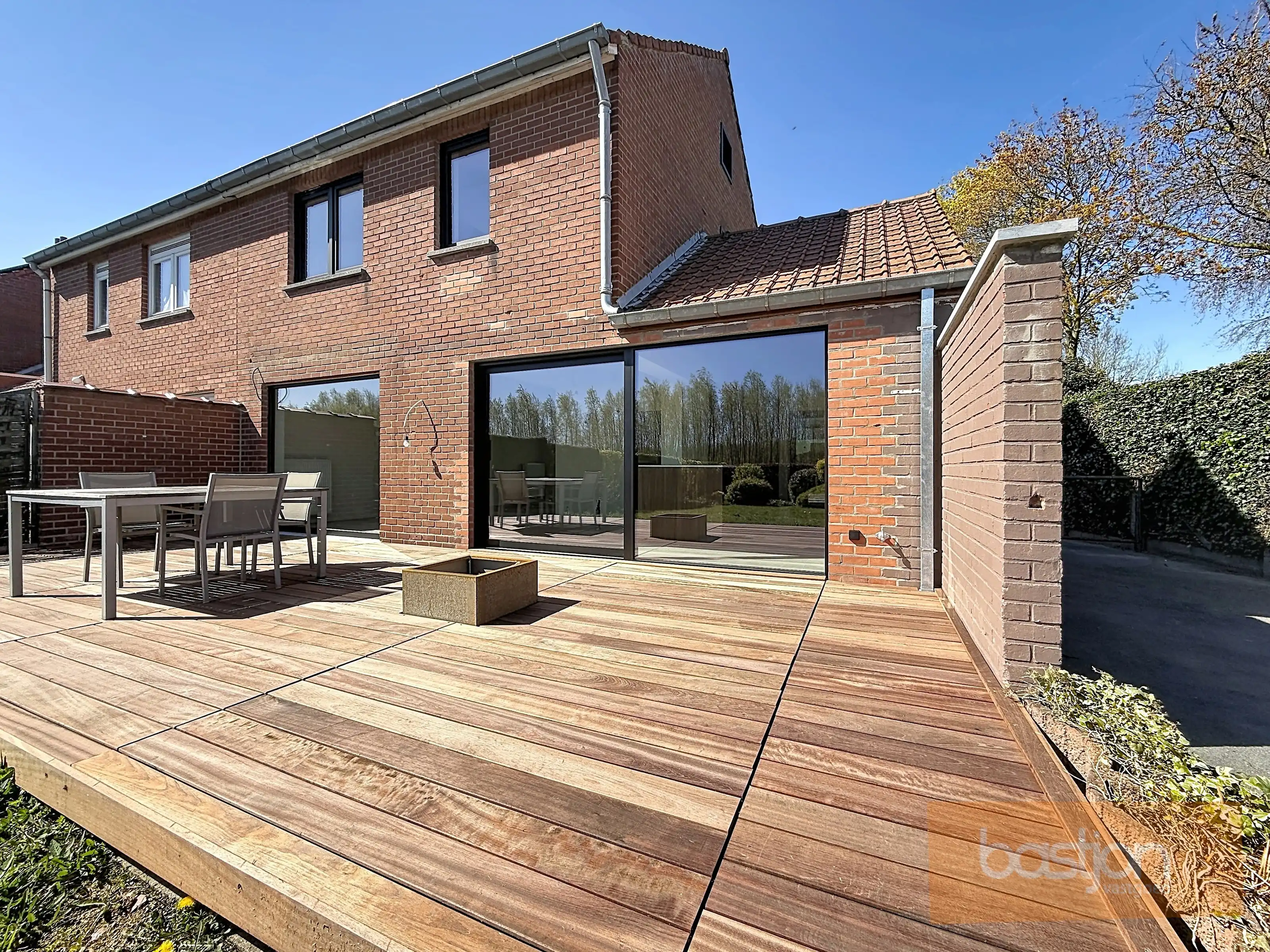 Volledig gerenoveerde, lichtrijke woning met uitzicht op het Preshoekbos foto 14