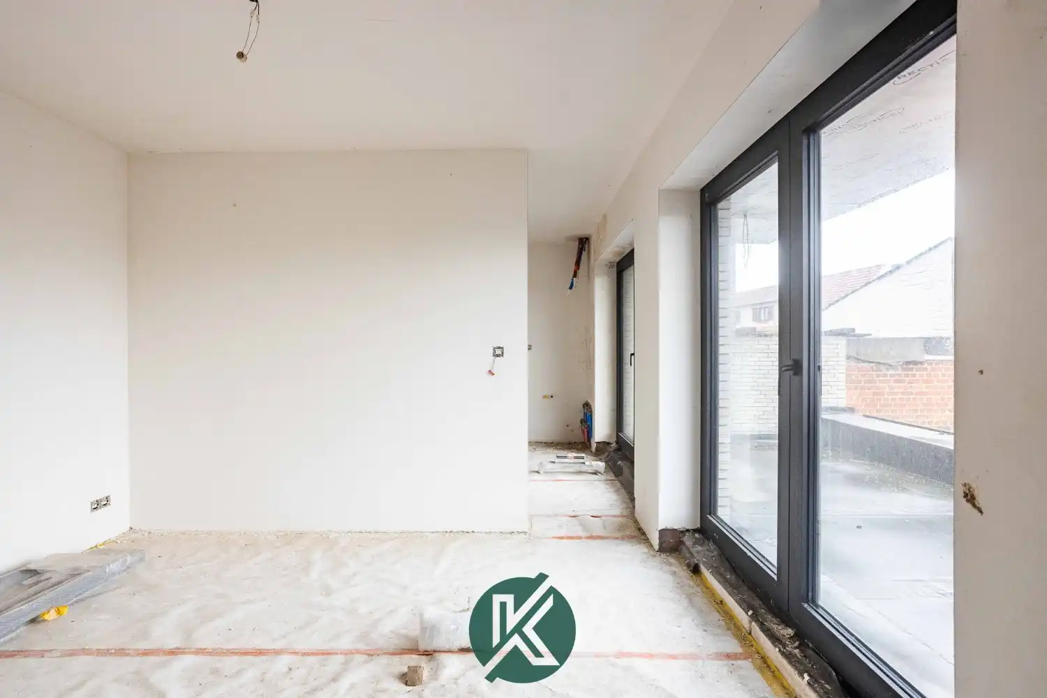 Verder af te werken nieuwbouwwoning met potentieel foto 14