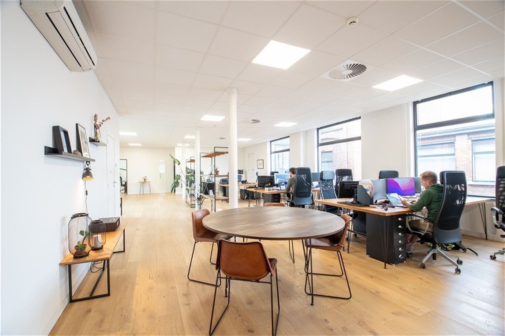 Rustig gelegen loftkantoren nabij Dampoort Station van 210 m² foto 11