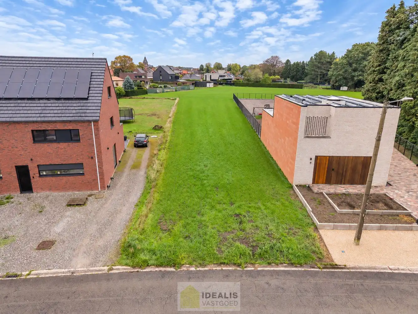 KNAPPE BOUWKAVEL GESCHIKT VOOR HALFOPEN BEBOUWING VAN 12A 94CA OP EEN AANGENAME GROENE LOCATIE IN HEPPEN, LEOPOLDSBURG! Deze bouwkavel met een oppervlakte van 12a 94ca  biedt de mogelijkheid voor het bouwen van een knappe ééngezinswoning op een heerlijke plek in een residentiële wijk. Zo zijn basisschool, supermarkt, bakker, apotheek, horeca op fietsafstand bereikbaar. Zeer geschikt voor kandidaten op zoek naar een rustig gelegen bouwkavel met achterliggend agrarisch gebied! foto 2