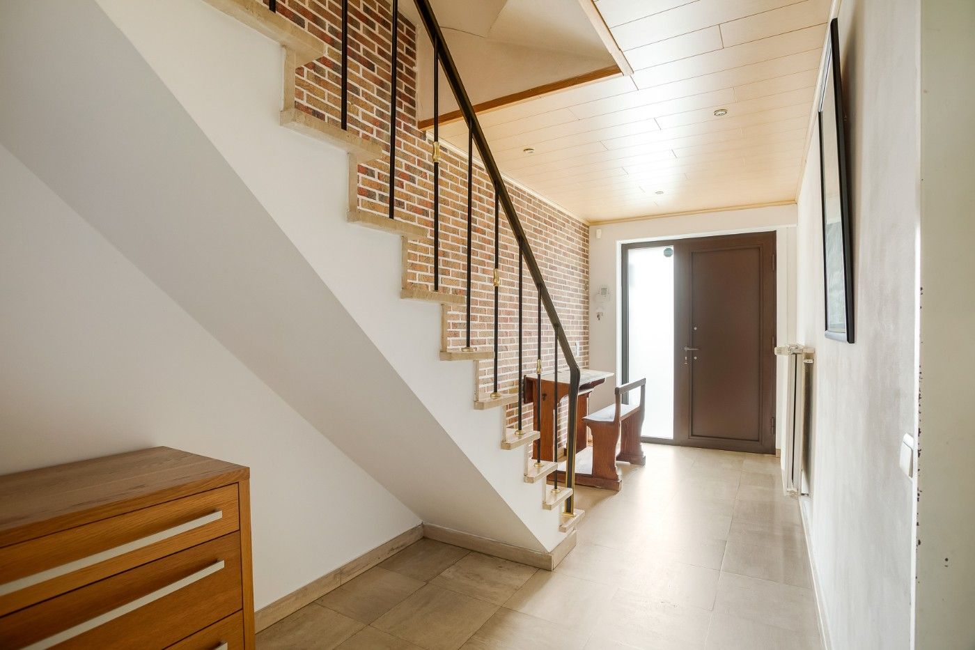 Ruime, instapklare bel-etagewoning met 3 slpk., inpandige garage en tuin foto 14