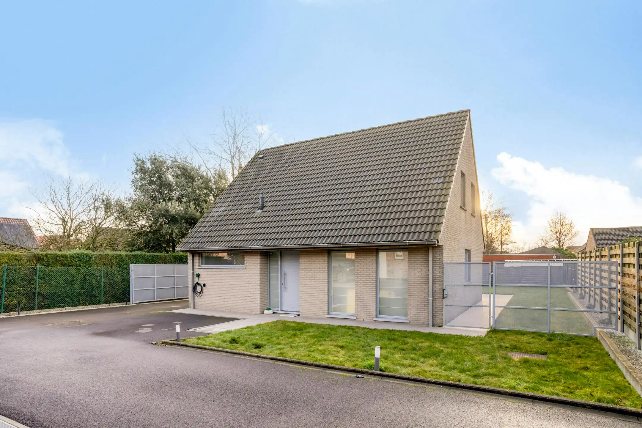 Instapklare villa met 3 slaapkamers en dubbele garage te Koolskamp foto 2