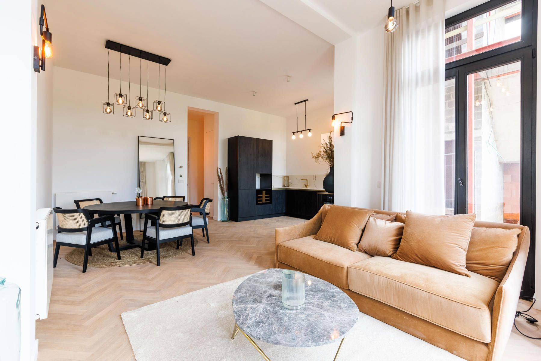 Gerenoveerd luxe appartement met twee terrassen foto 2