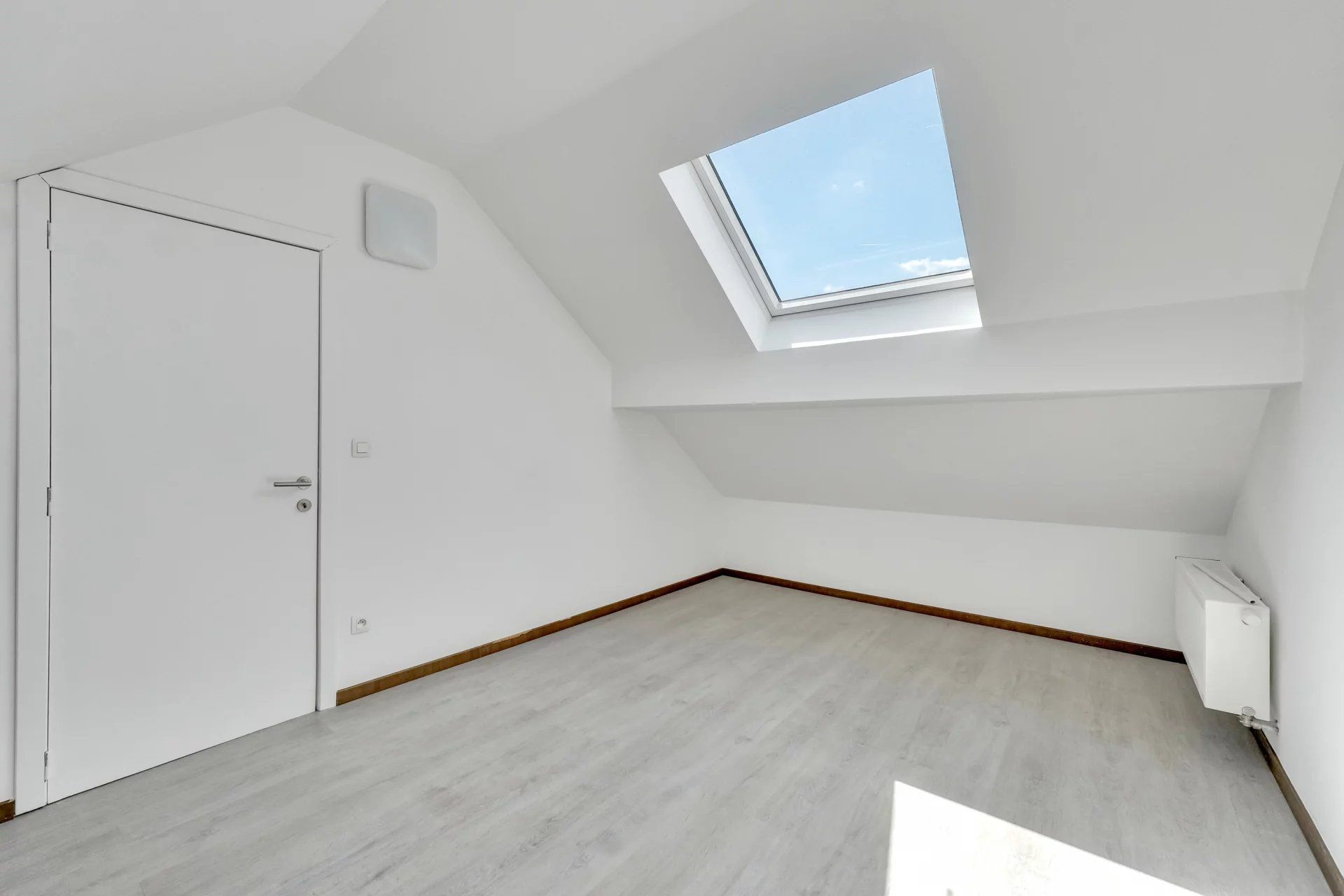Gerenoveerde woning aan de stadsrand foto 11