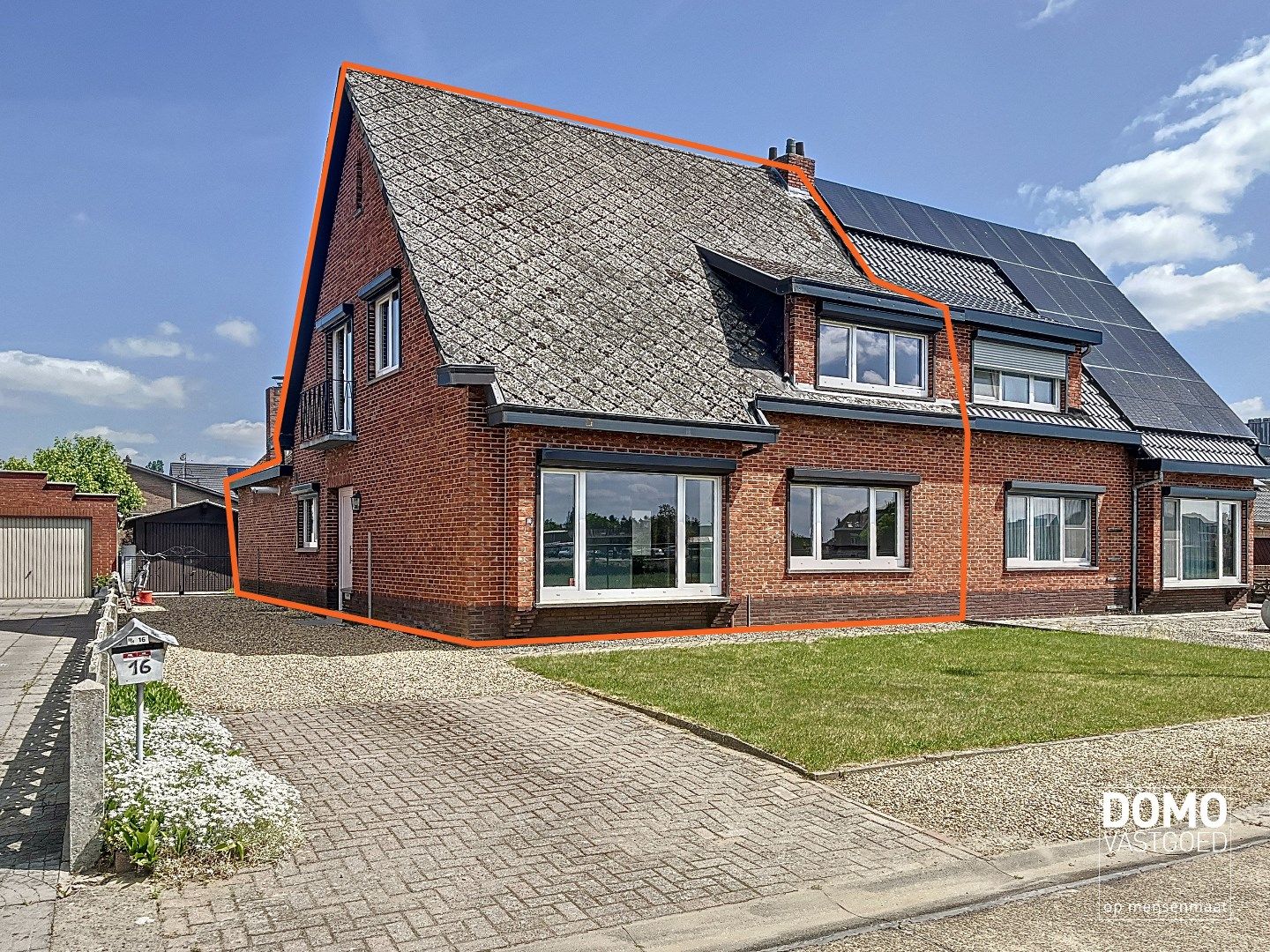 RUIME WONING MET TUIN, GARAGE & 3 SLAAPKAMERS RUSTIG GELEGEN LANGS HET KANAAL MET EPC C TE BERINGEN foto {{pictureIndex}}