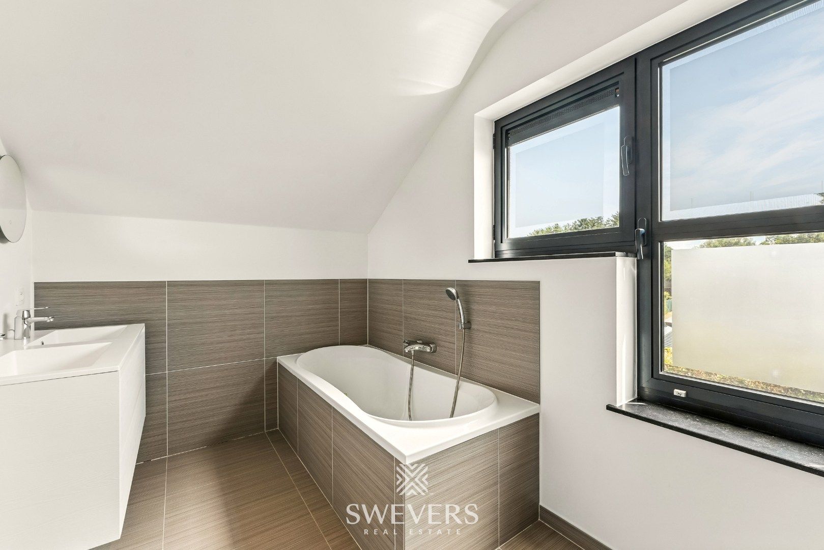 Ruime luxueuze villa met zwembad op prachtig perceel in residentiële wijk Kayenberg foto 28