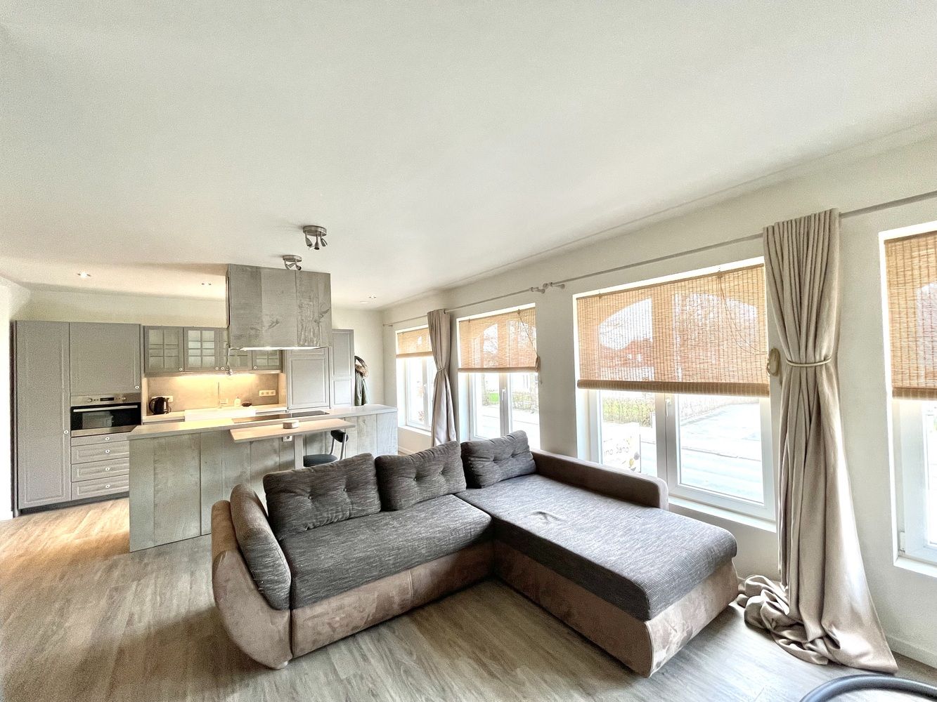 Lichtrijke duplex - 137 m² - groot terras - 2 slpks - 2 parkings foto 2