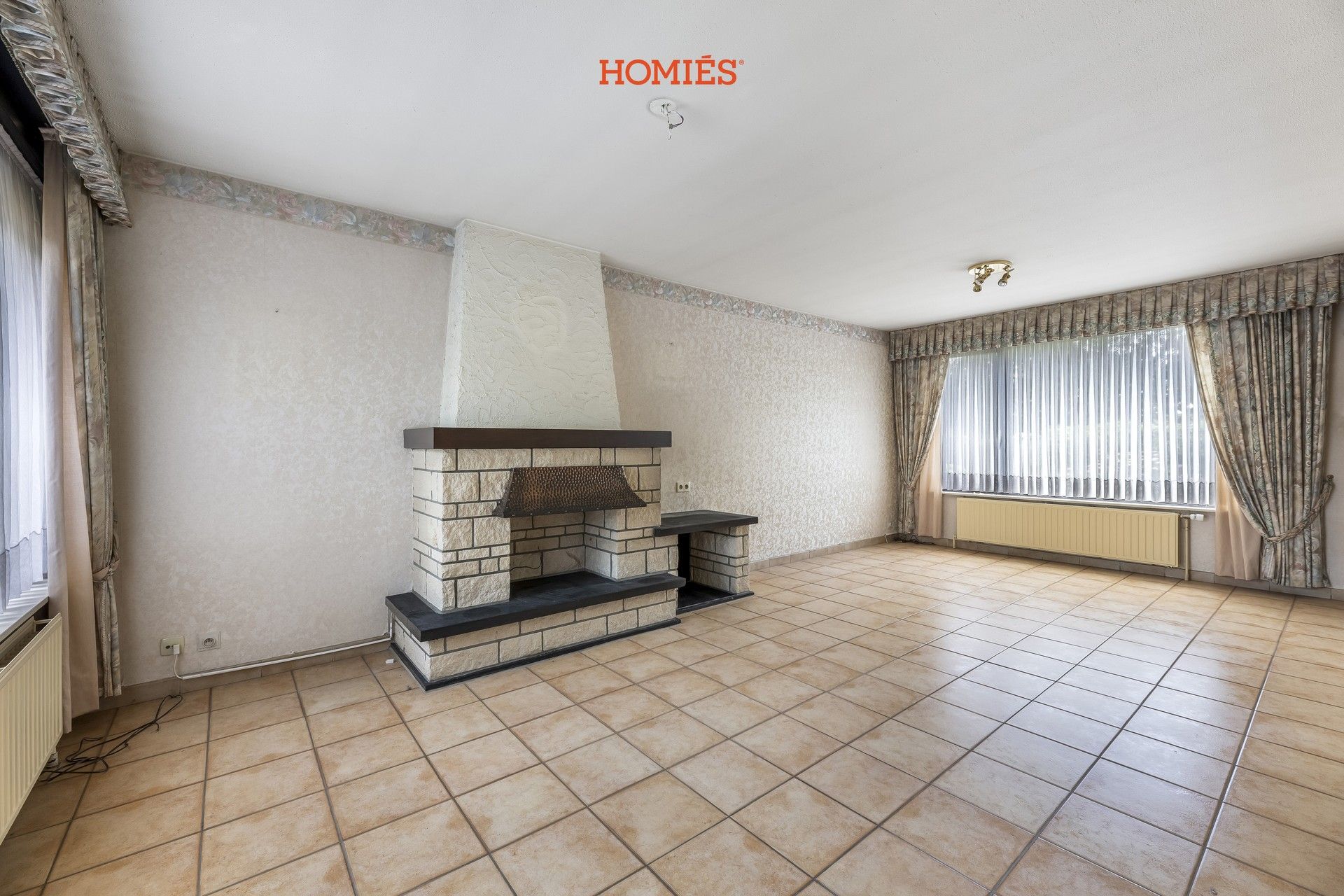Te renoveren woning met veel potentieel foto 3