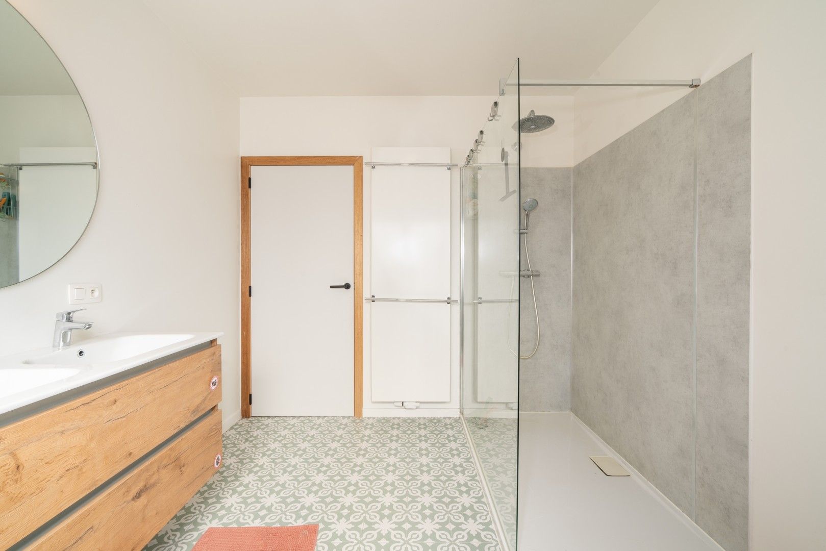 Lichtrijke, volledig gerenoveerde woning op rustige locatie met vlotte bereikbaarheid foto 11
