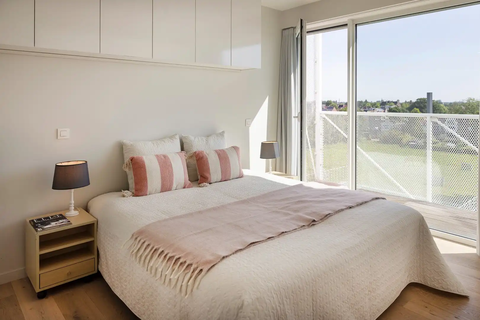 Lichtrijk wonen op de 5de verd. van een iconische woontoren. foto 10