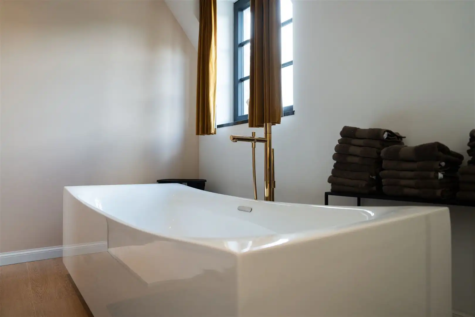 Prachtige woning met tuin en zwembad. foto 15