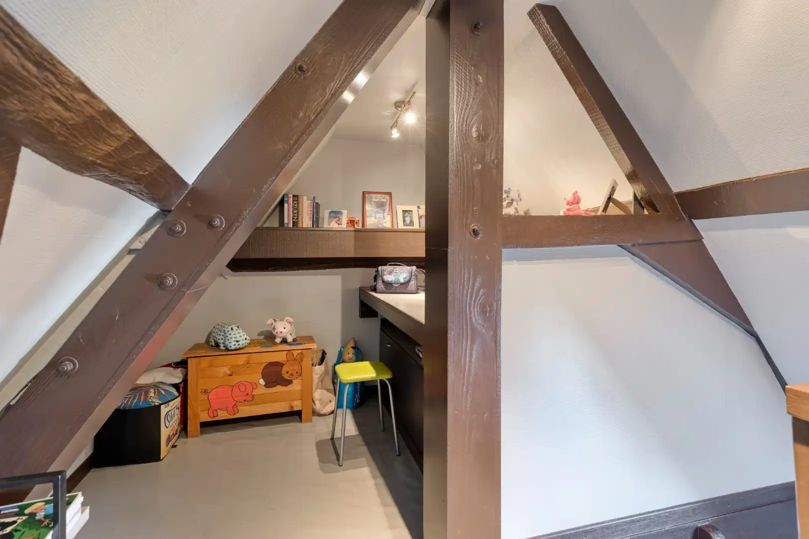 Charmante en kraaknette woning met ruime garage in Gullegem! foto 15