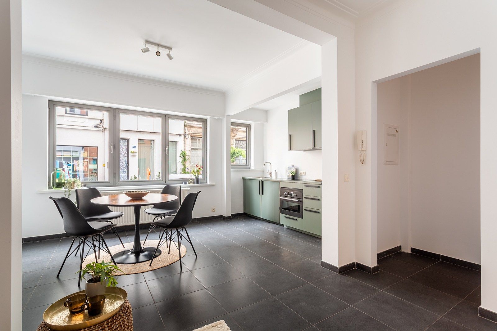  Ideaal starters- of investeringsappartement in de gegeerde wijk Zurenborg foto 2