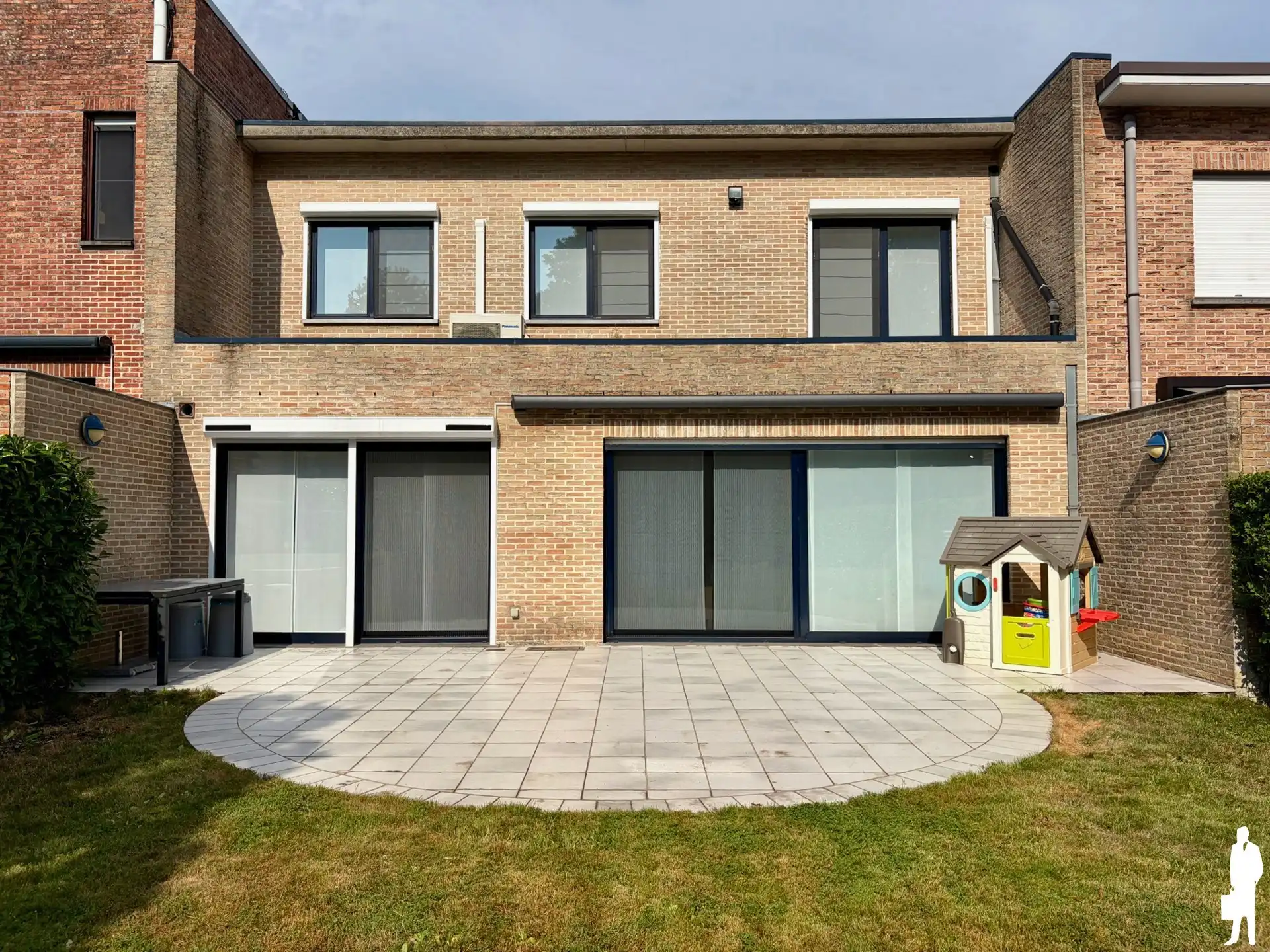 Unieke gezinswoning met veel mogelijkheden, garage en tuin foto 11