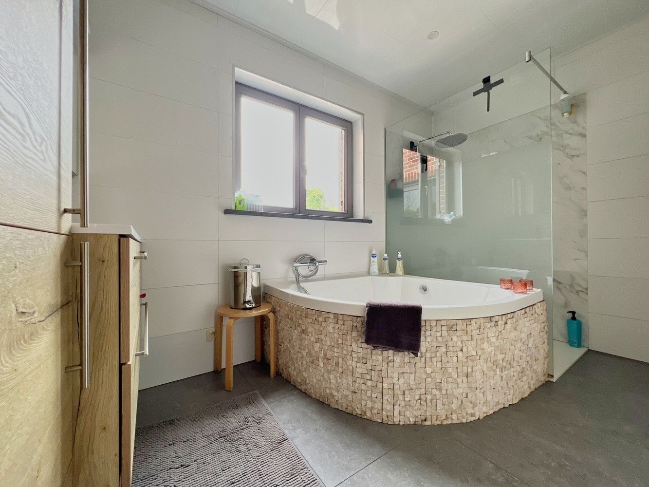 Unieke gezinswoning op 1300 m² + landelijk verzicht! foto 10