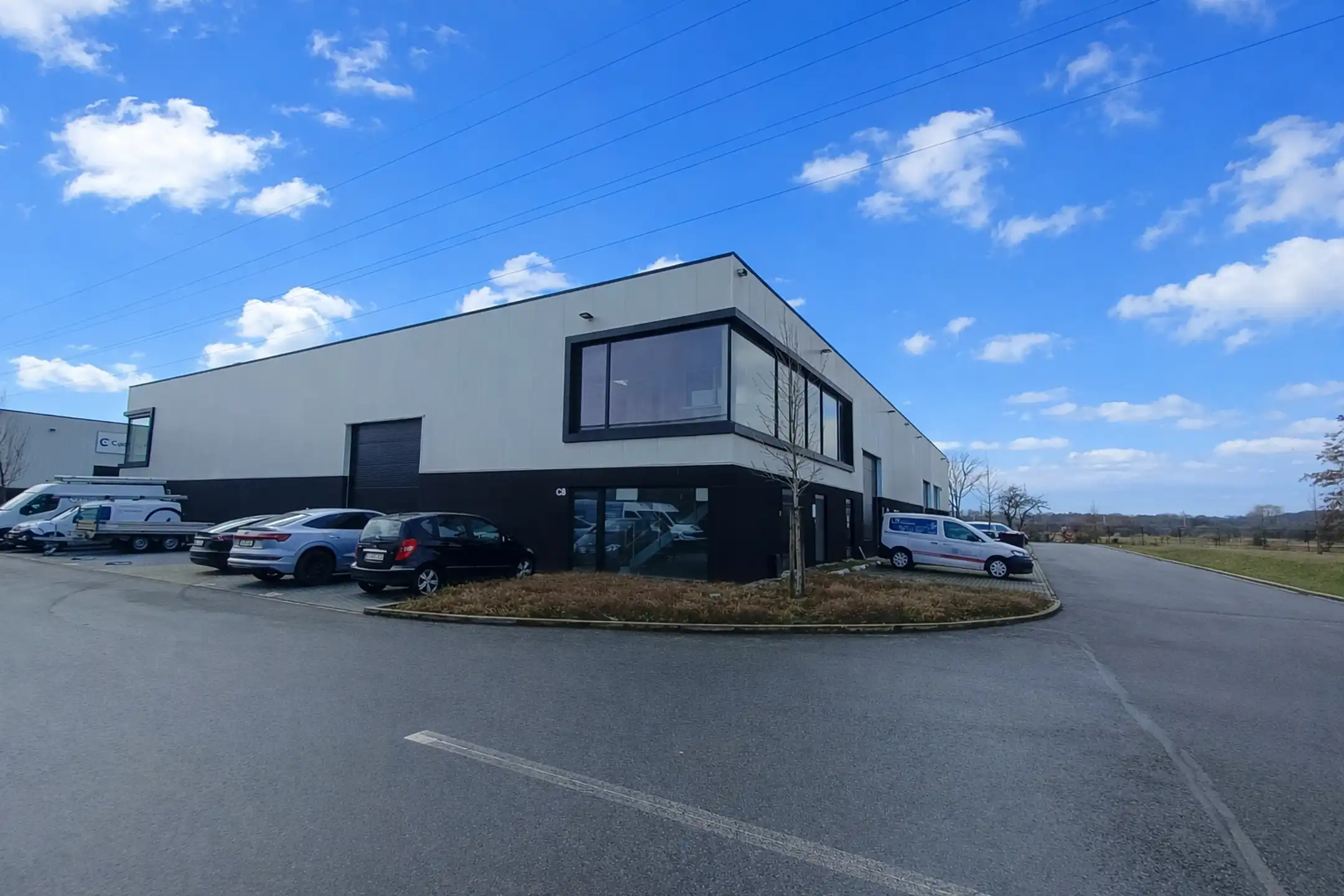 Recente KMO-unit te huur in Wijnegem foto {{pictureIndex}}